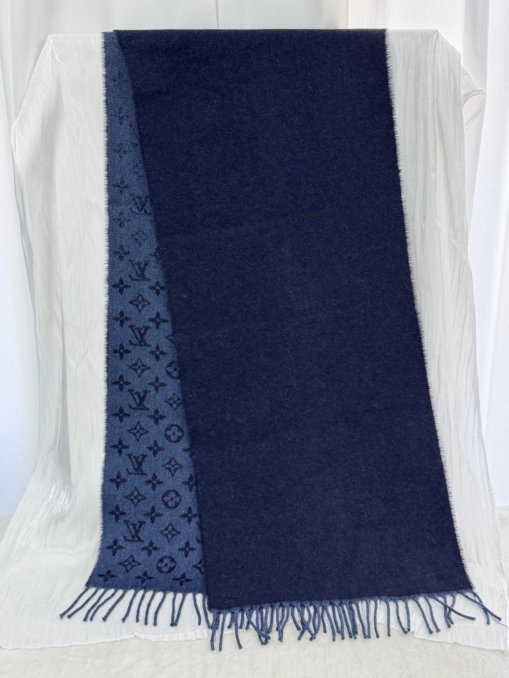 LOUIS VUITTON Gradient Pattern Monogram Wool Scarf
