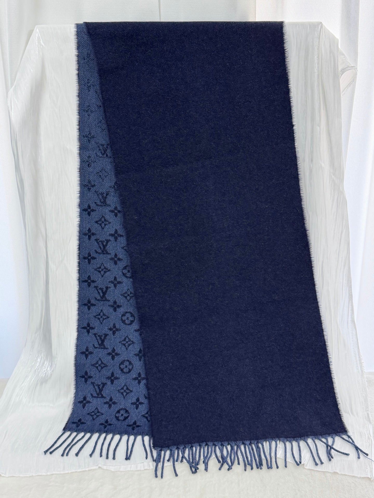 LOUIS VUITTON Gradient Pattern Monogram Wool Scarf