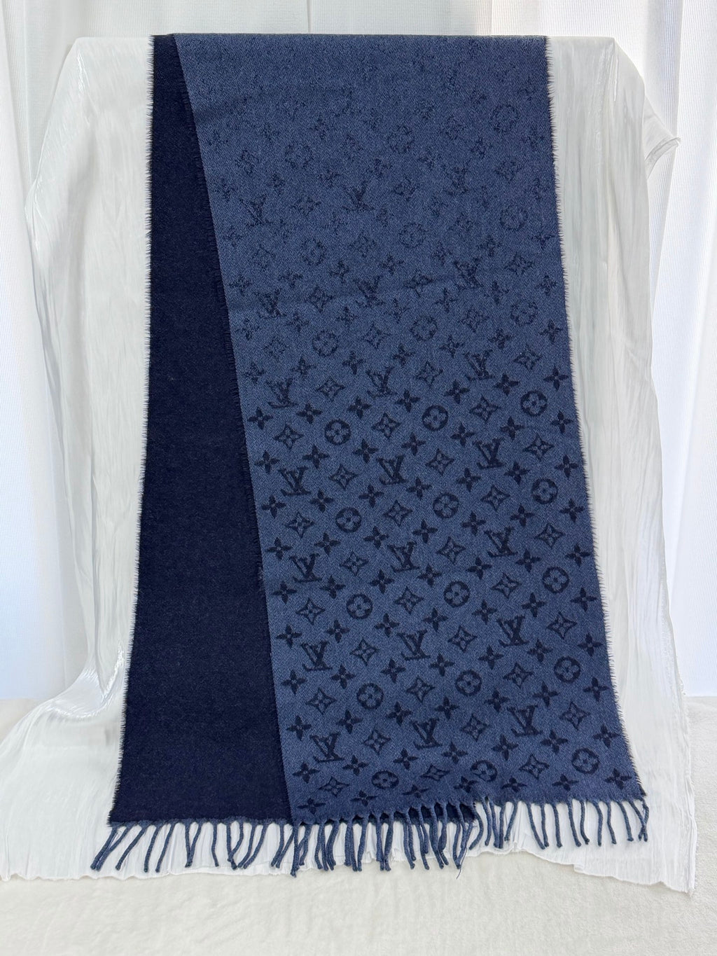 LOUIS VUITTON Gradient Pattern Monogram Wool Scarf