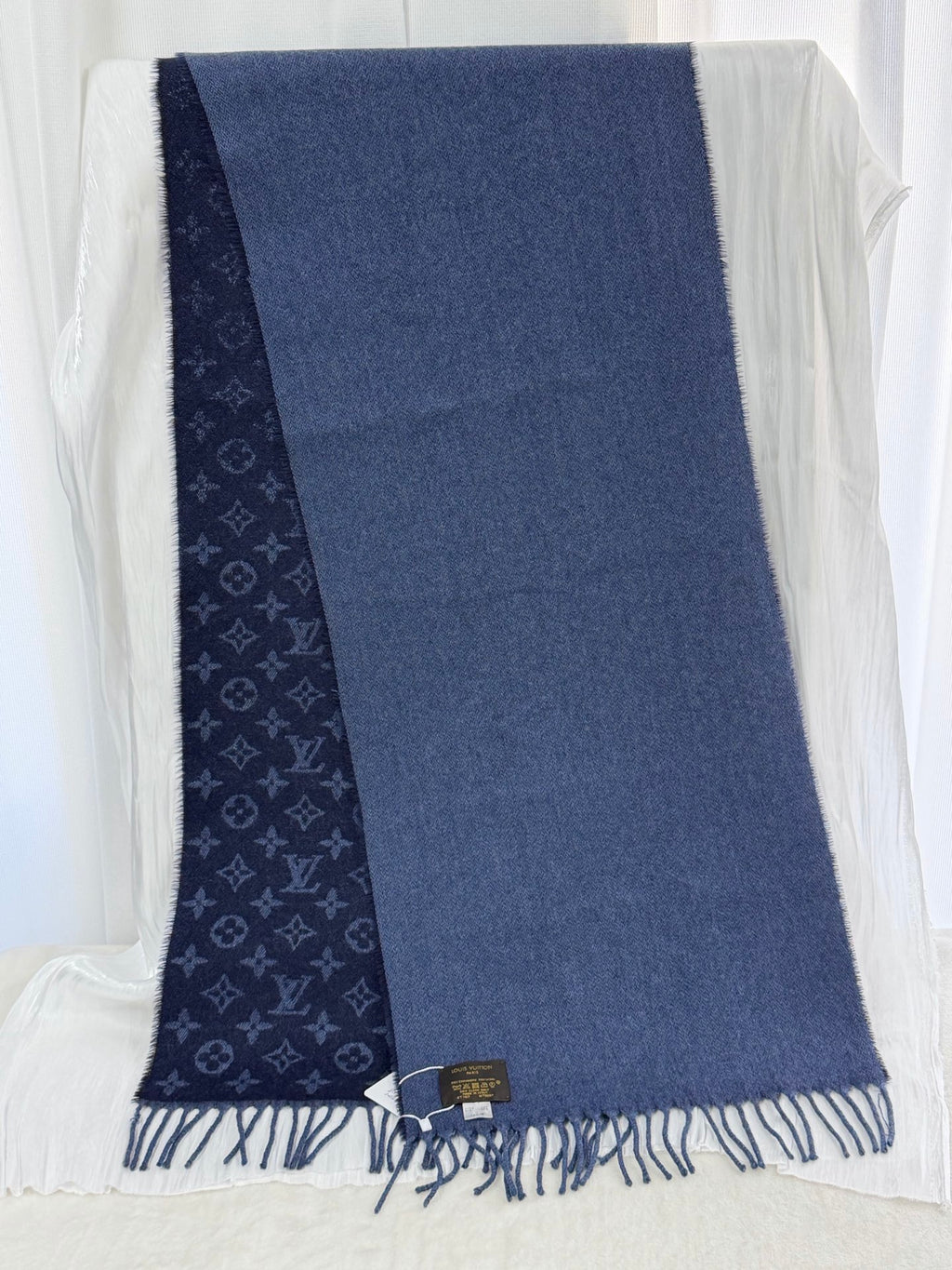 LOUIS VUITTON Gradient Pattern Monogram Wool Scarf