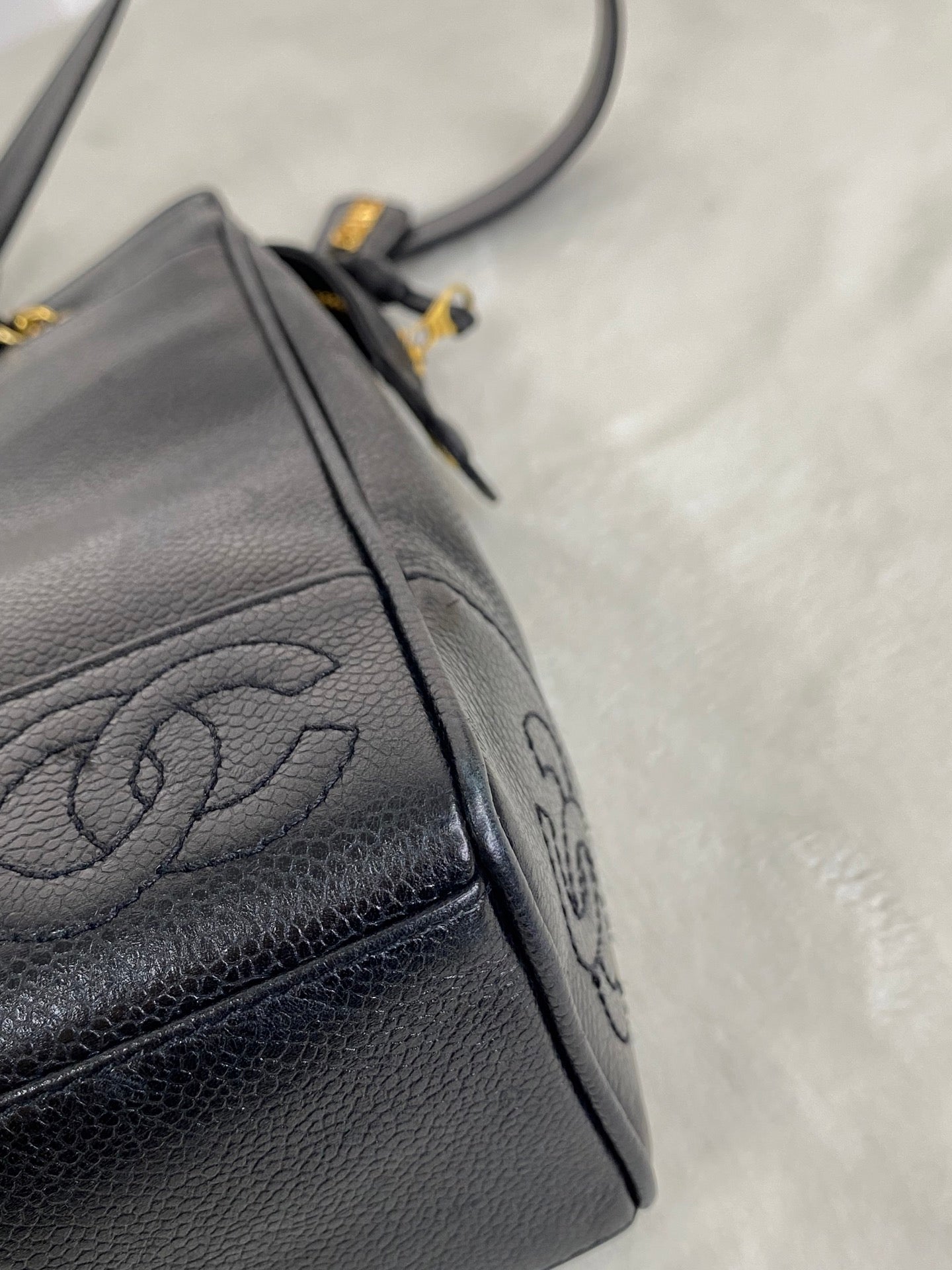 CHANEL Cavier Chain-attachedShoulderbag