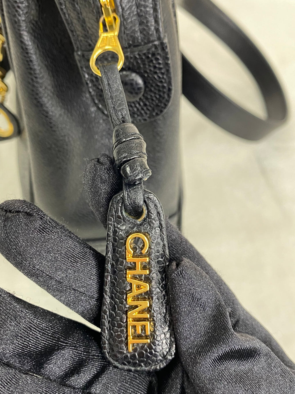 CHANEL Cavier Chain-attachedShoulderbag