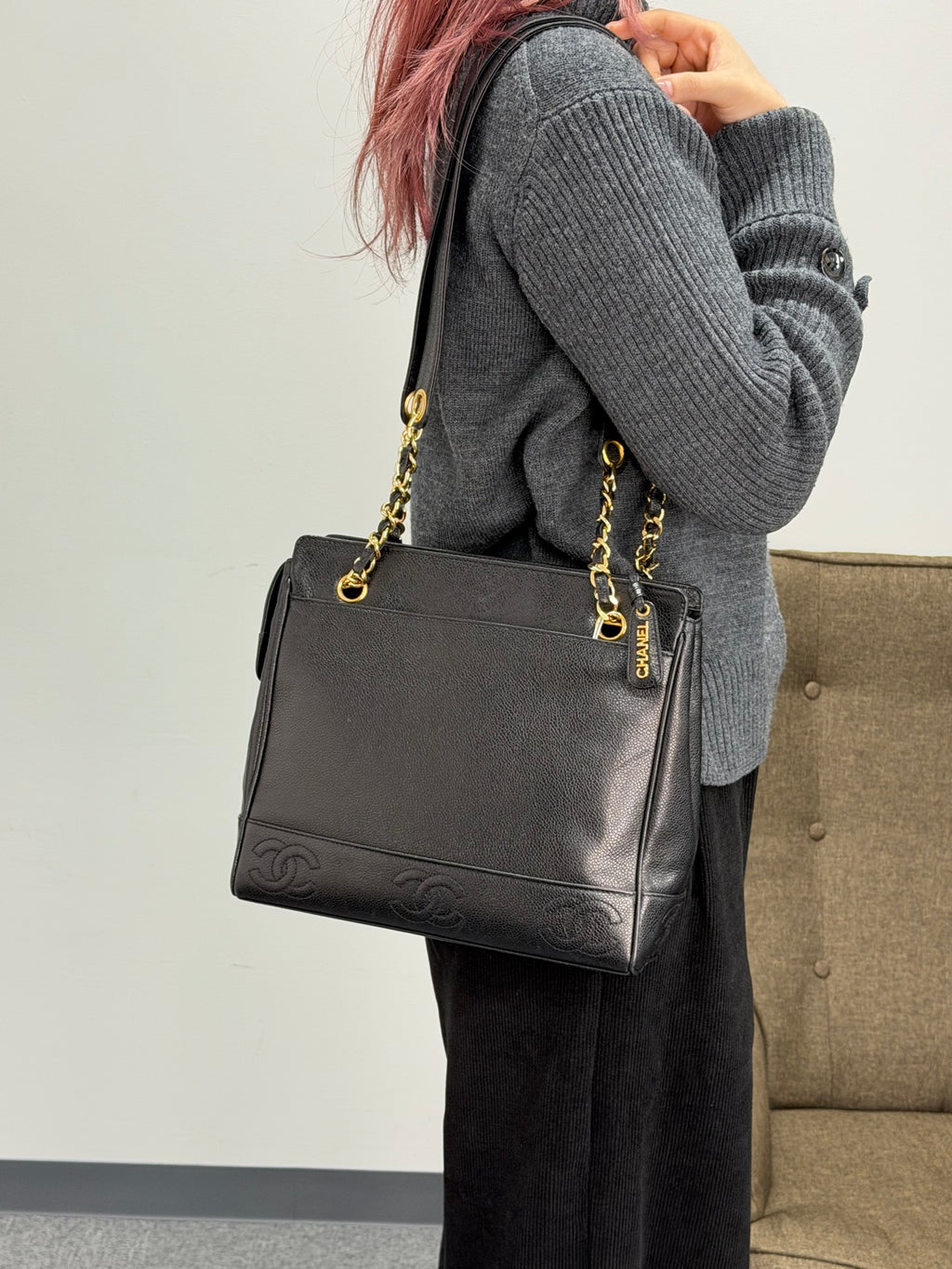 CHANEL Cavier Chain-attachedShoulderbag
