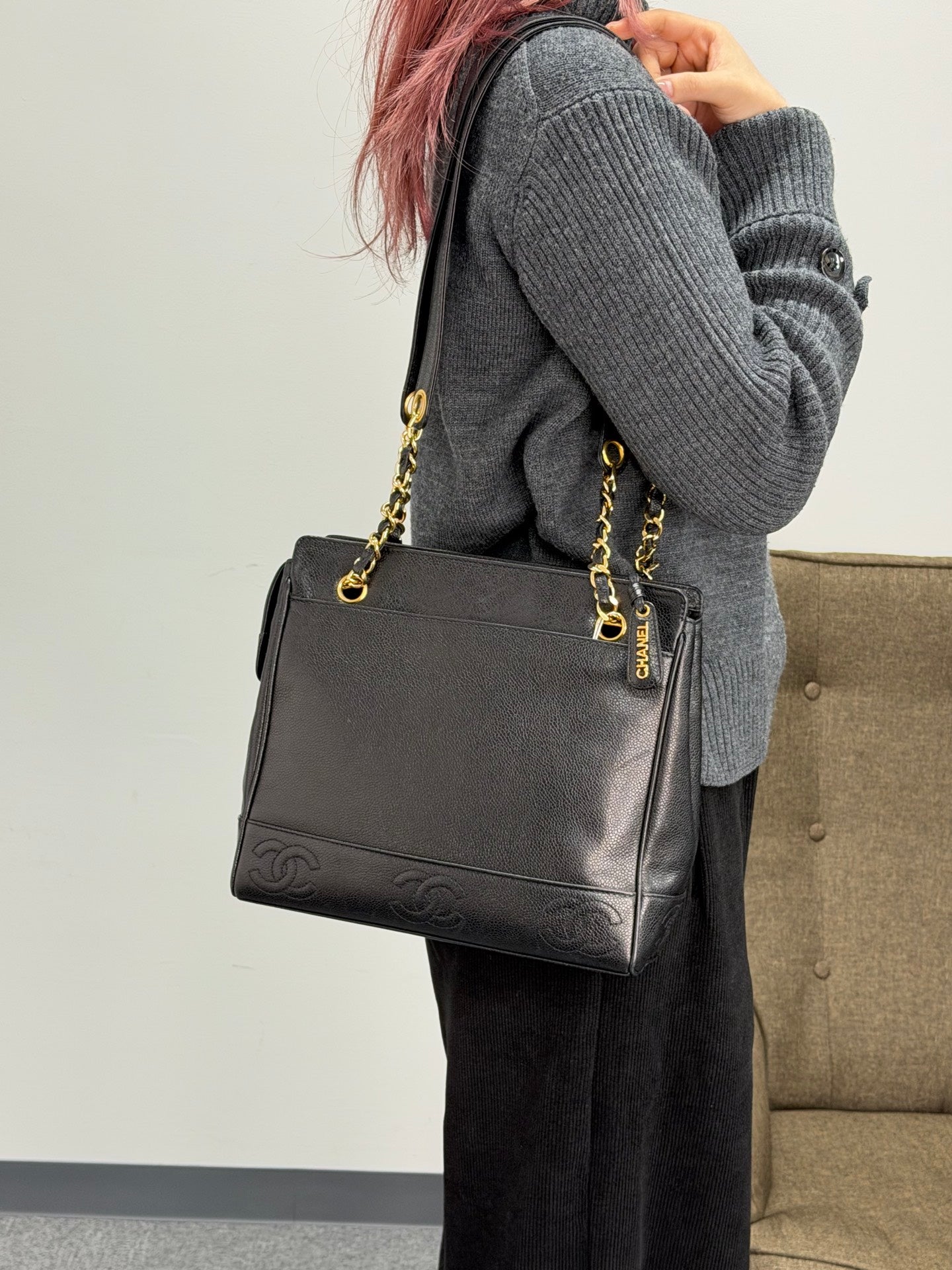 CHANEL Cavier Chain-attachedShoulderbag
