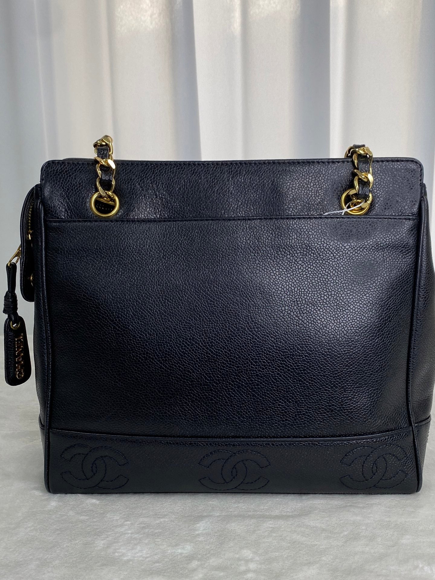 CHANEL Cavier Chain-attachedShoulderbag