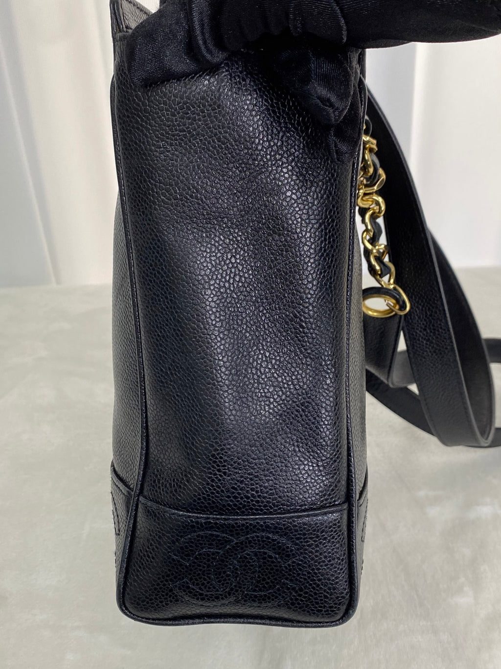 CHANEL Cavier Chain-attachedShoulderbag