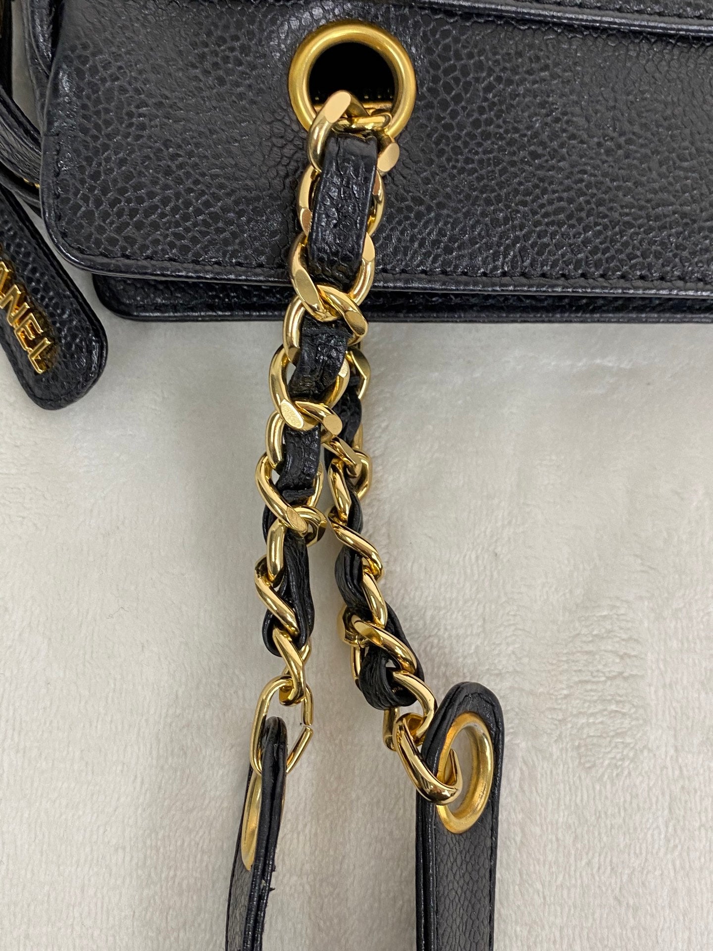 CHANEL Cavier Chain-attachedShoulderbag