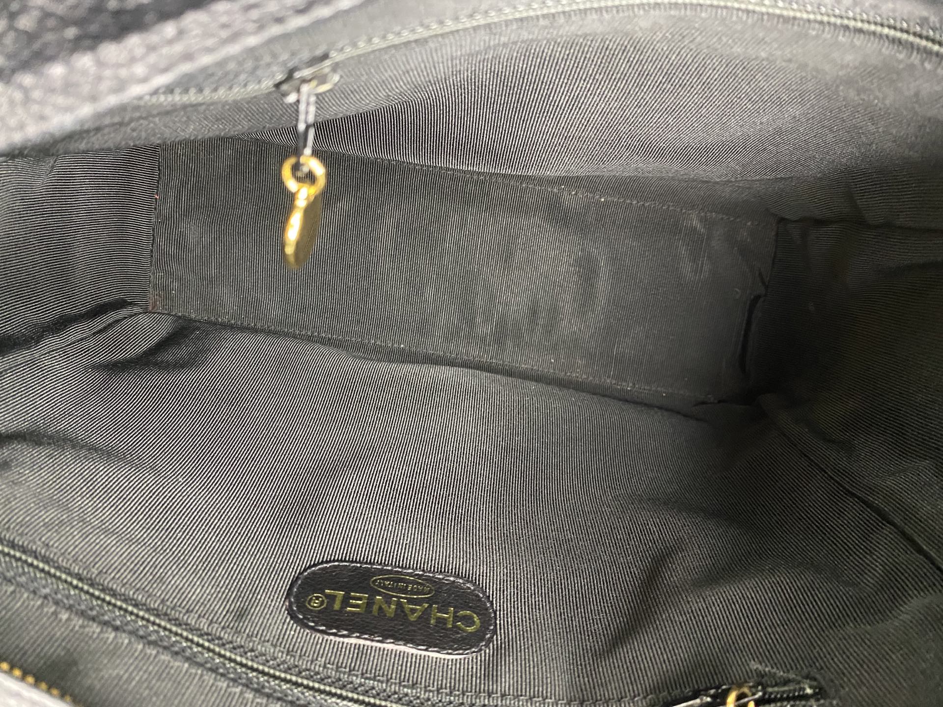 CHANEL Cavier Chain-attachedShoulderbag