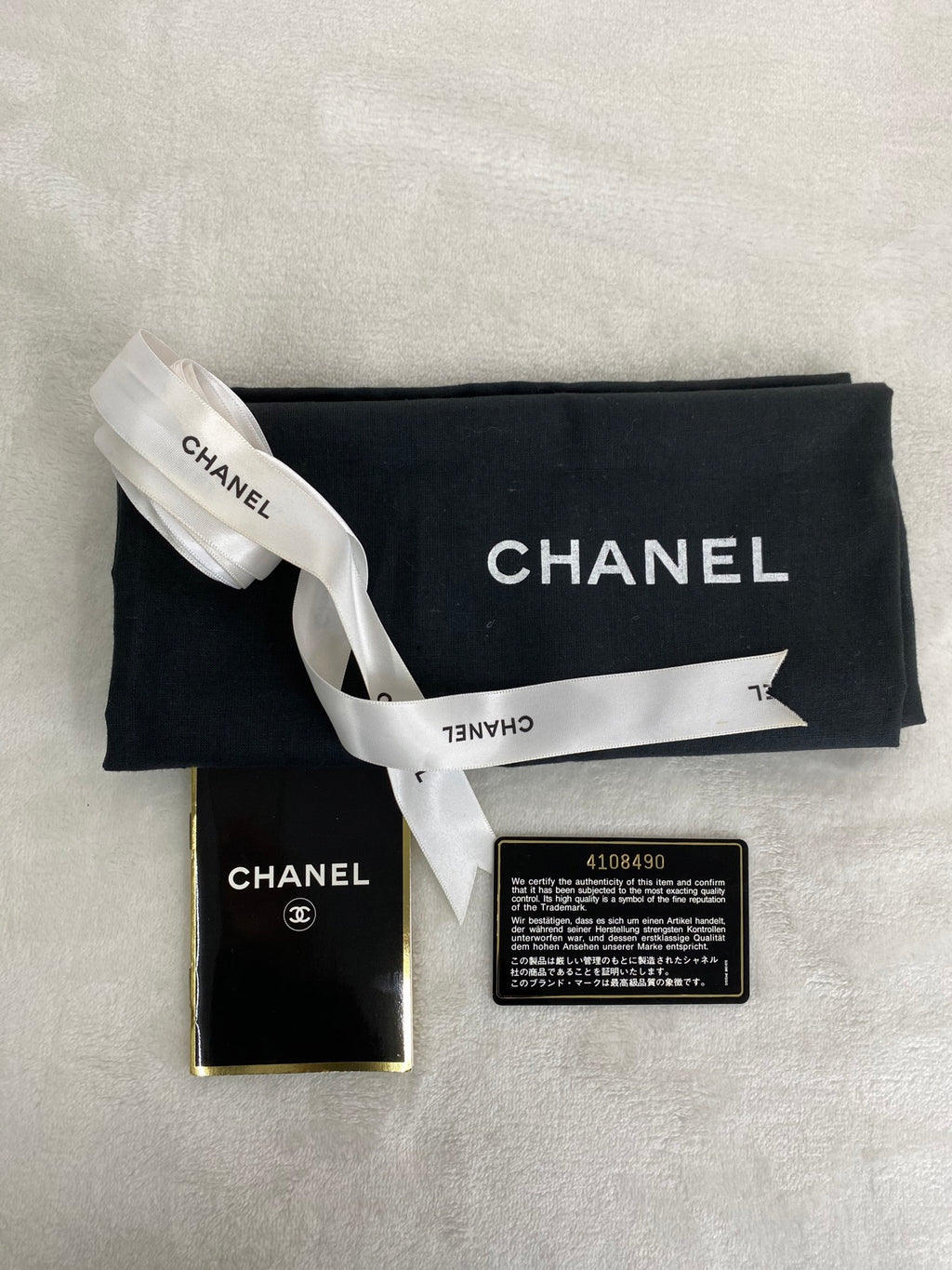 CHANEL Cavier Chain-attachedShoulderbag