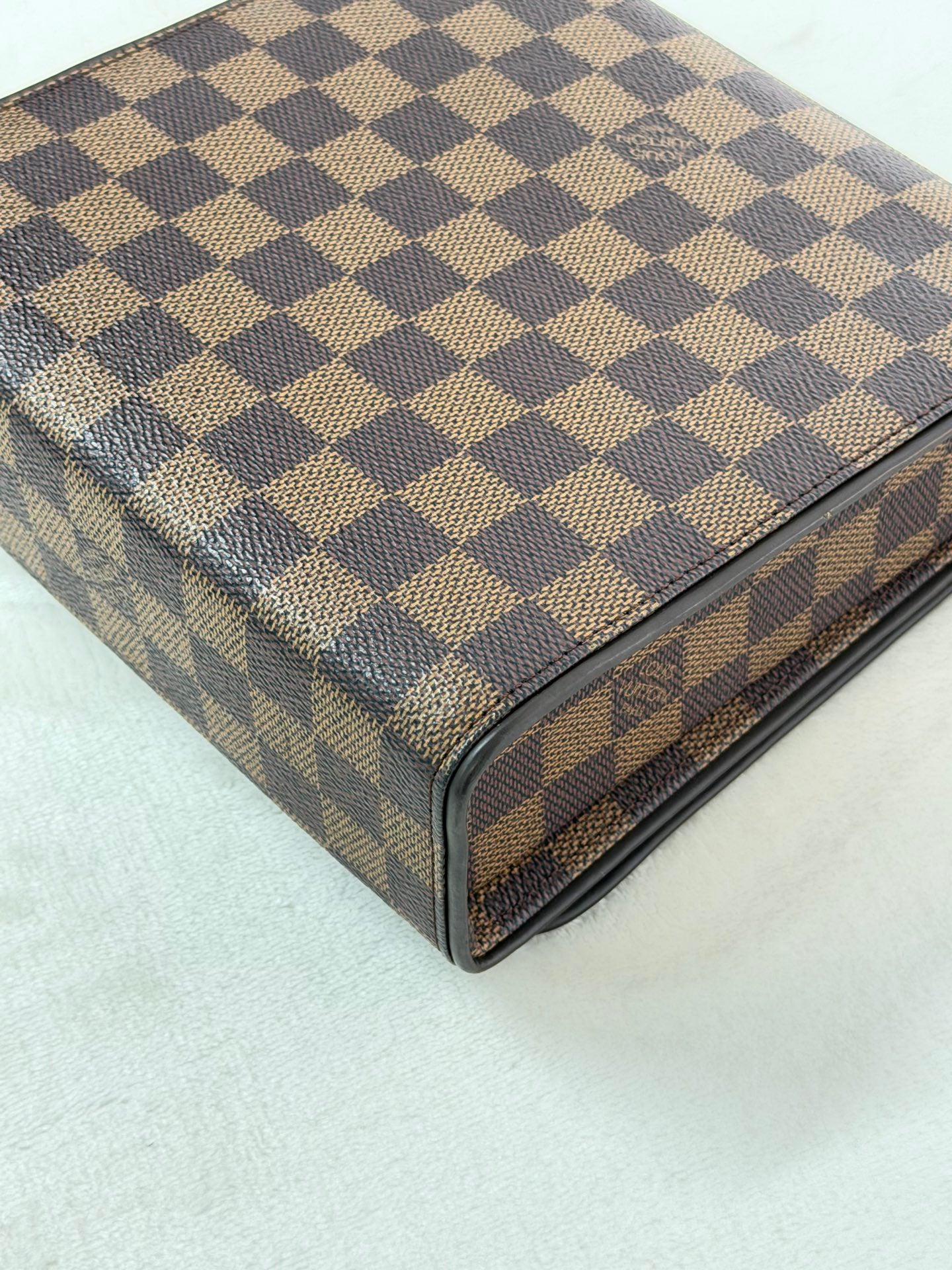 LOUIS VUITTON Damier Handbag