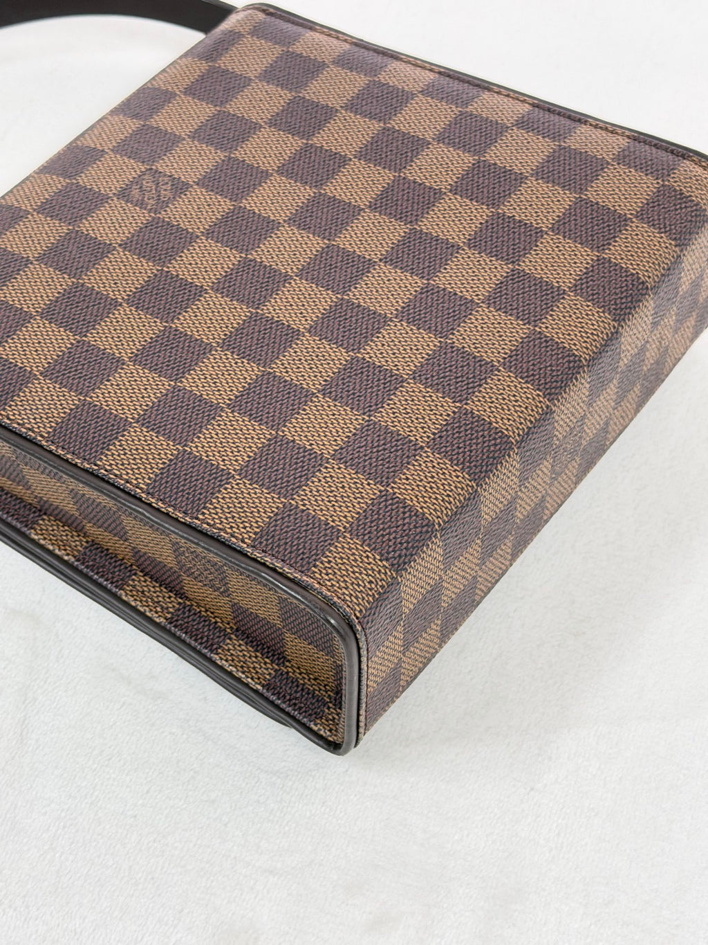 LOUIS VUITTON Damier Handbag