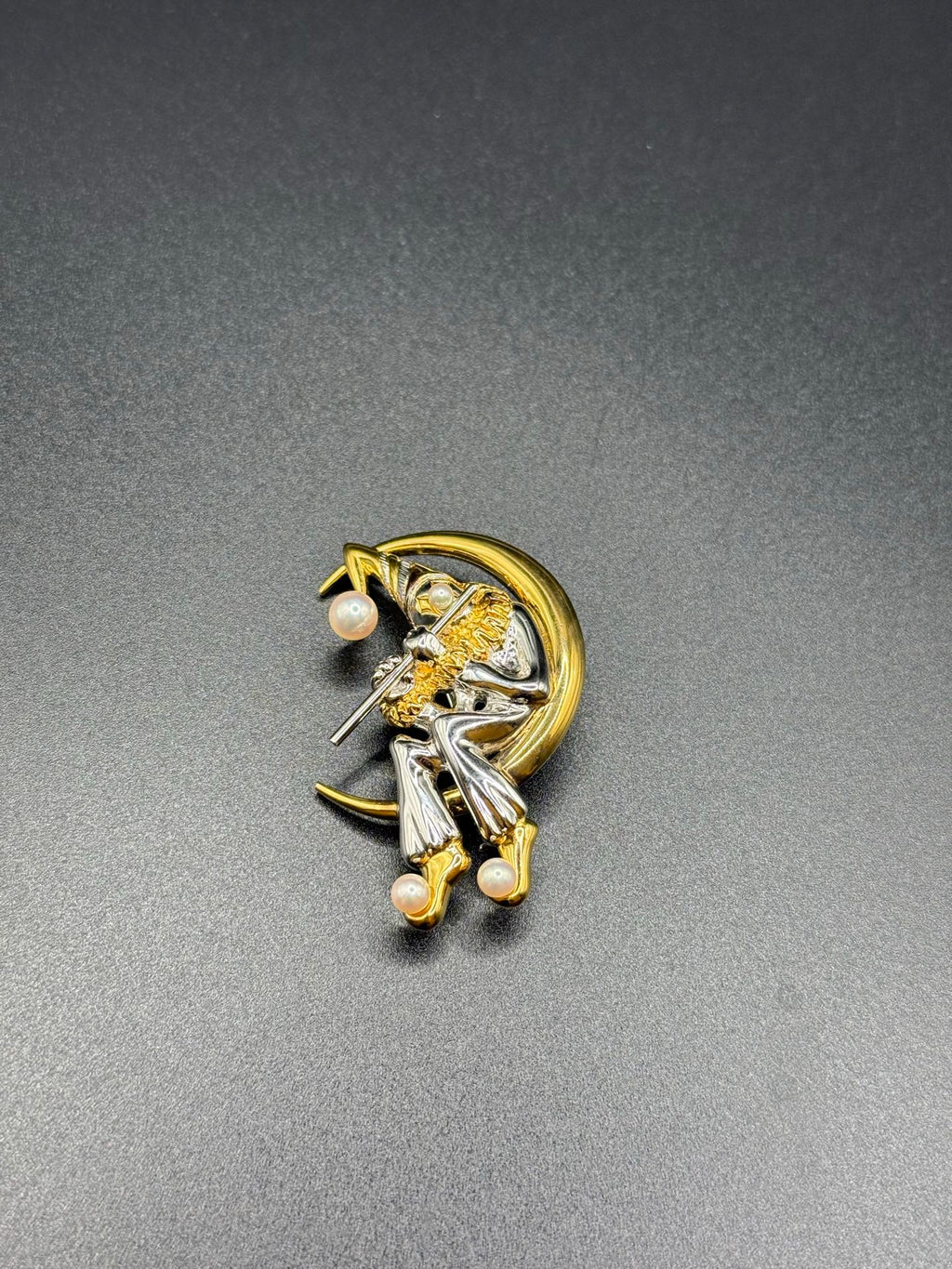 MIKIMOTO Clown Brooch