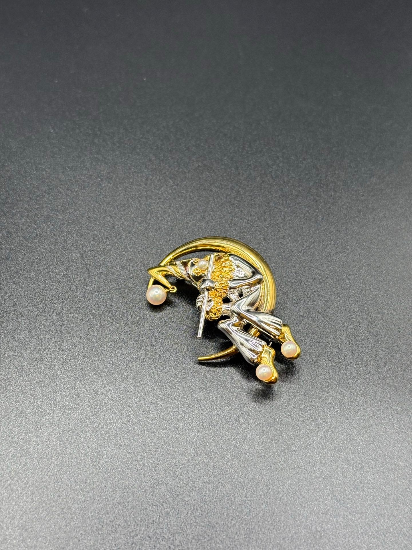 MIKIMOTO Clown Brooch
