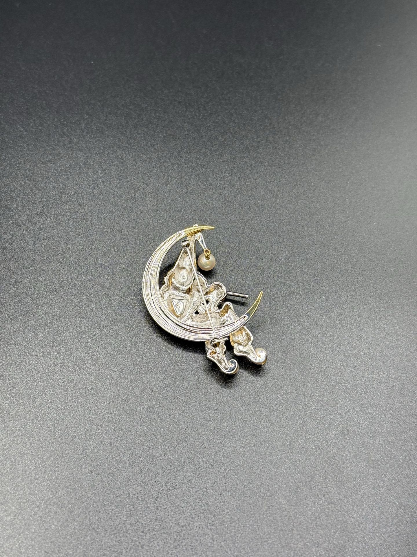 MIKIMOTO Clown Brooch