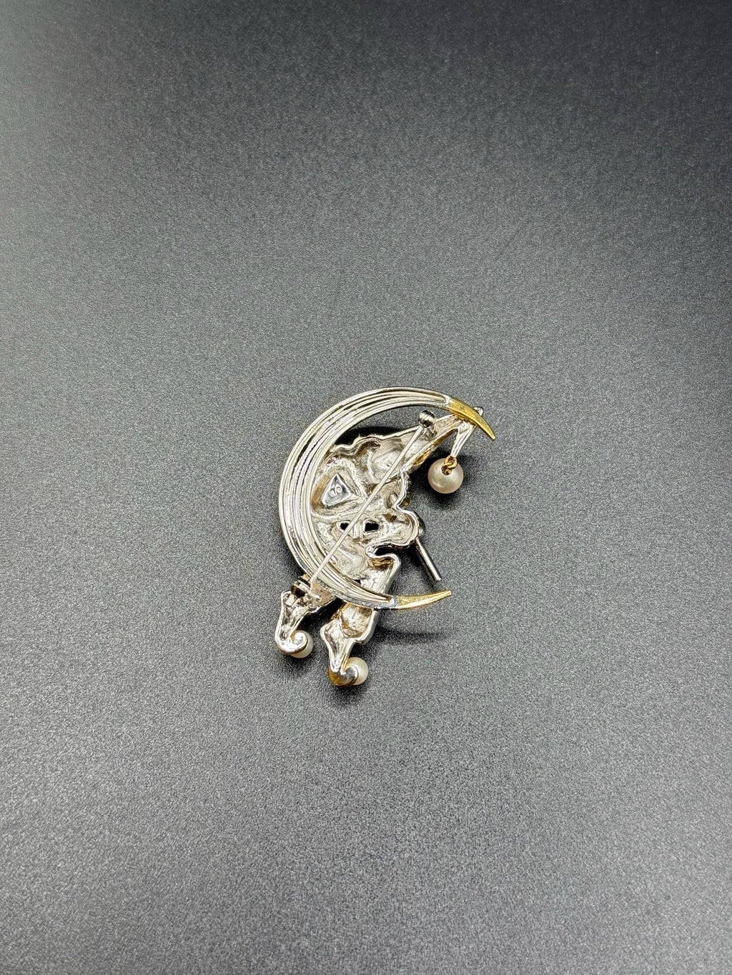 MIKIMOTO Clown Brooch