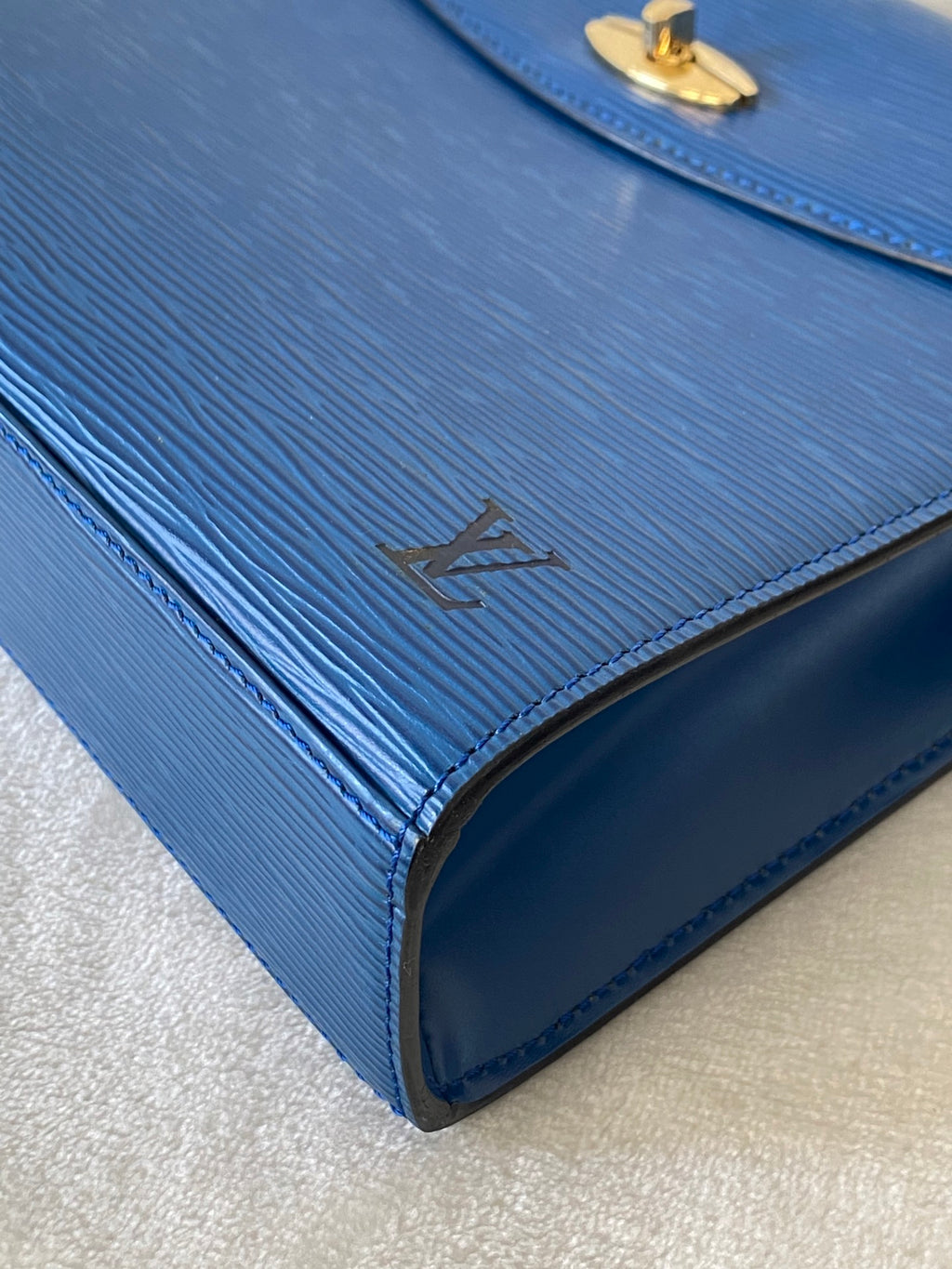 LOUIS VUITTON Epi Kelly Handbag