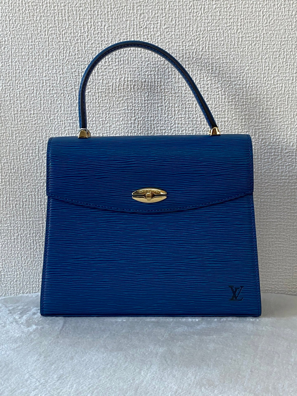 LOUIS VUITTON Epi Kelly Handbag