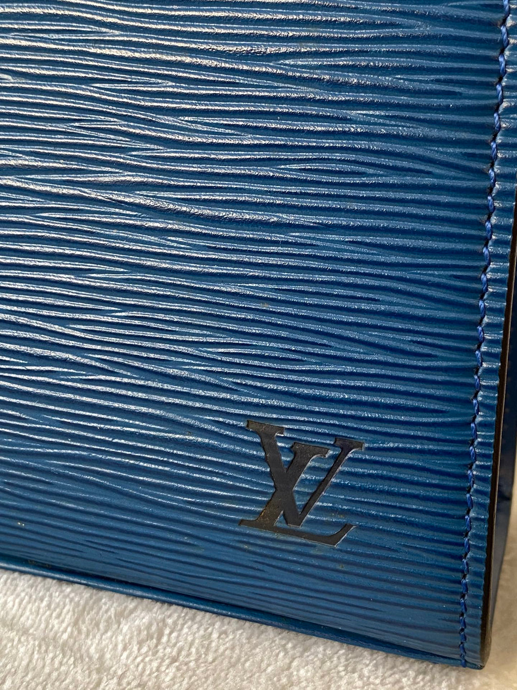 LOUIS VUITTON Epi Kelly Handbag