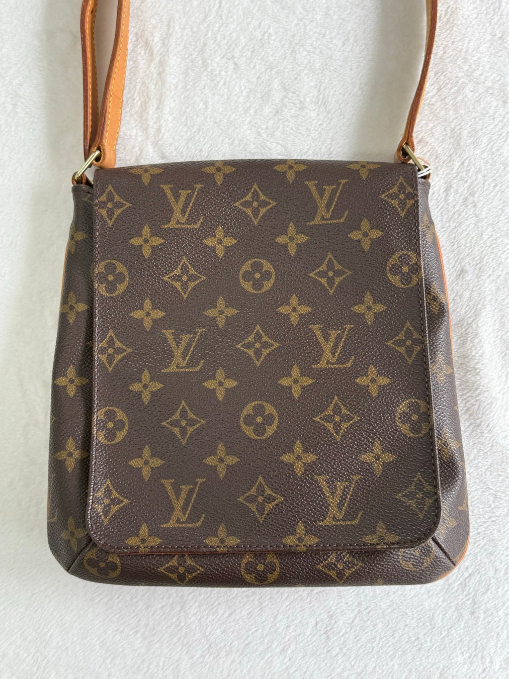 LOUIS VUITTON Monogram Flap Shoulderbag