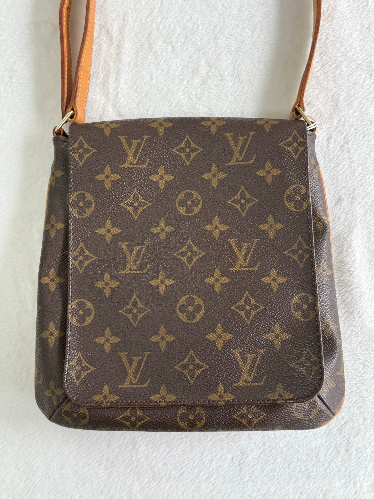 LOUIS VUITTON Monogram Flap Shoulderbag