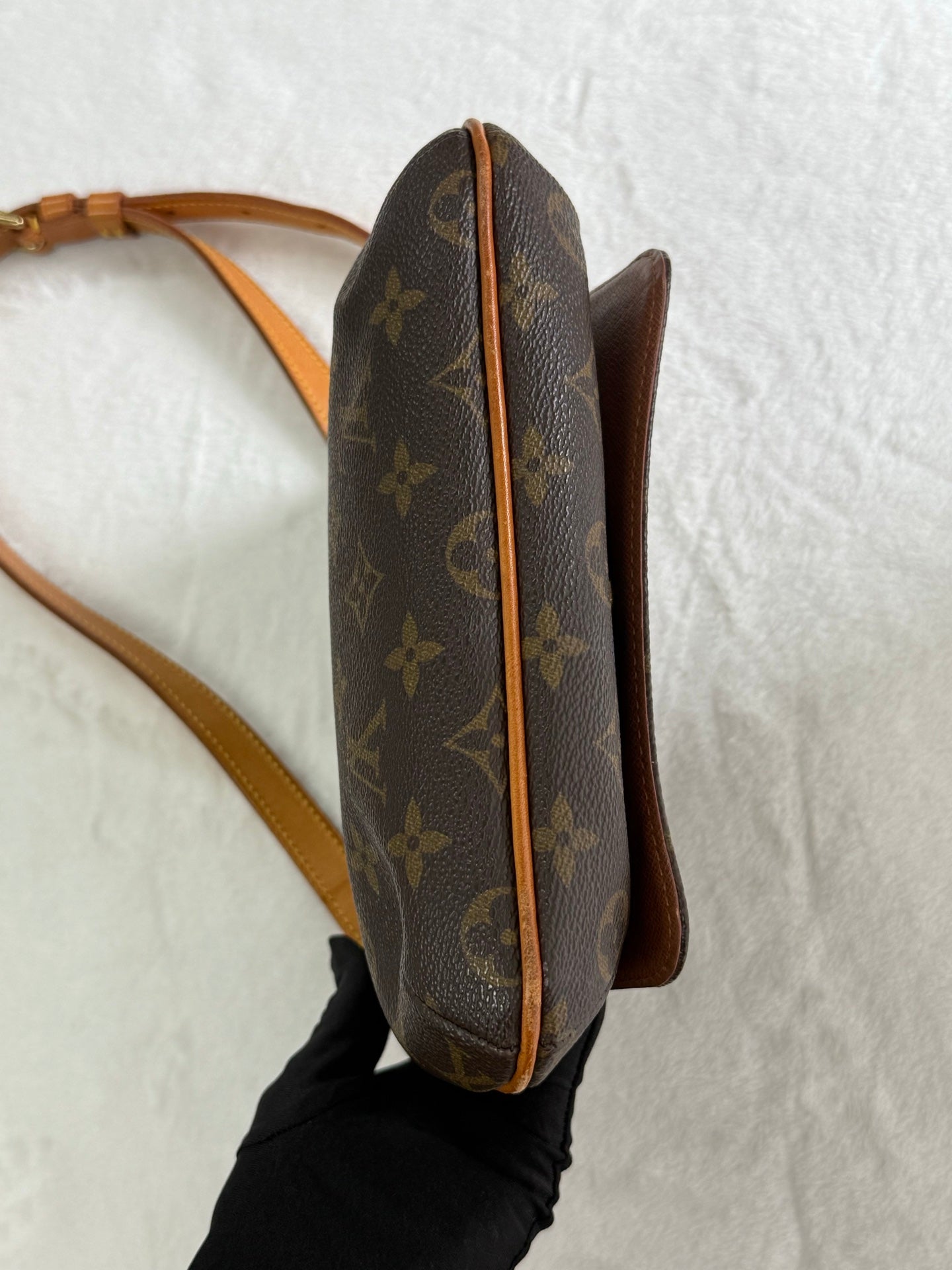 LOUIS VUITTON Monogram Flap Shoulderbag