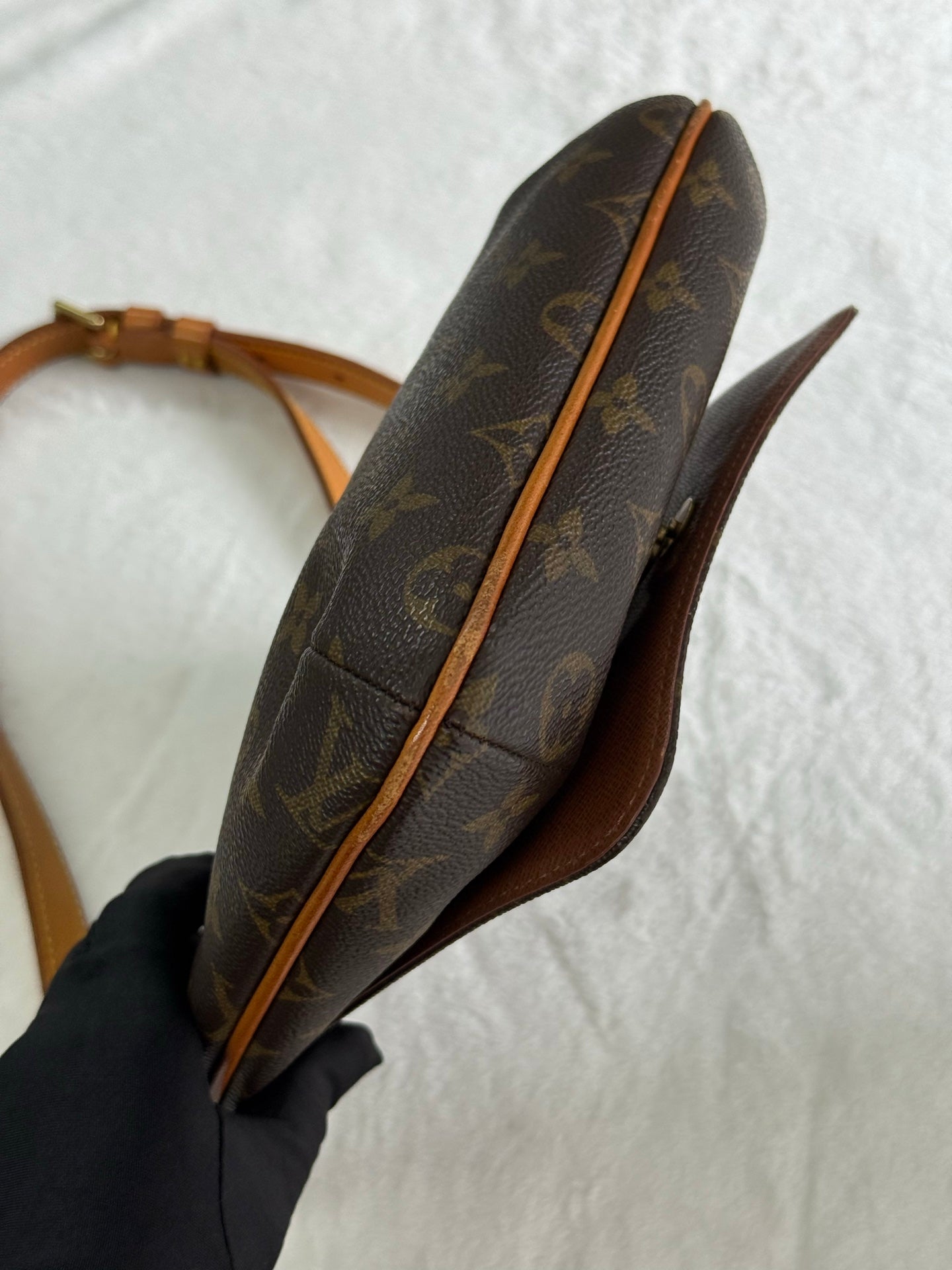 LOUIS VUITTON Monogram Flap Shoulderbag