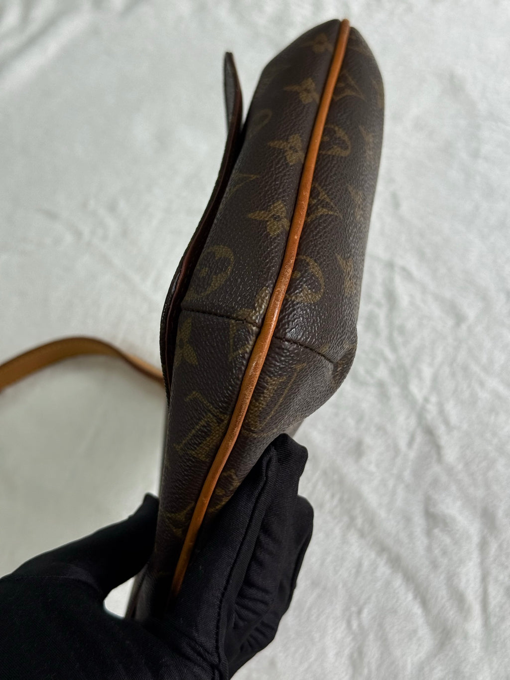 LOUIS VUITTON Monogram Flap Shoulderbag
