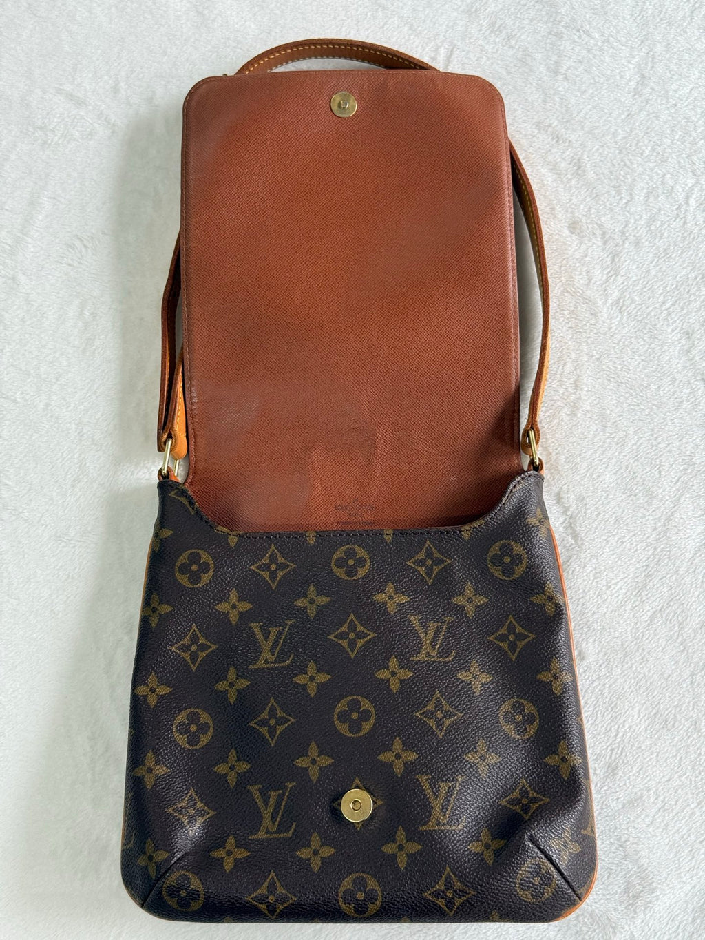 LOUIS VUITTON Monogram Flap Shoulderbag