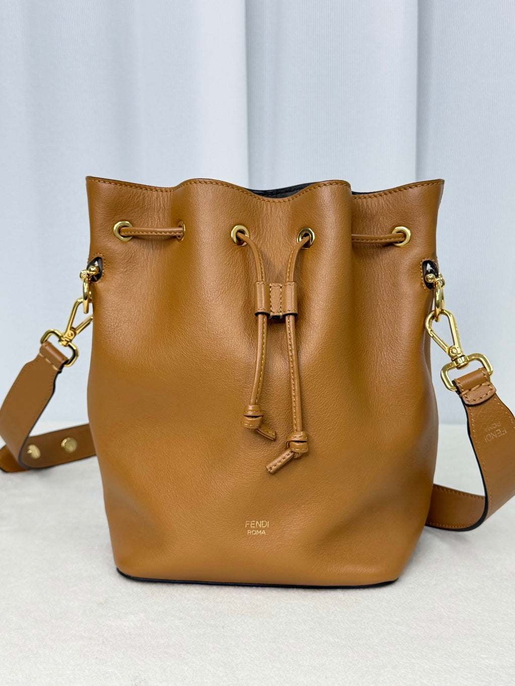FENDI Leather Bucket Shoulderbag