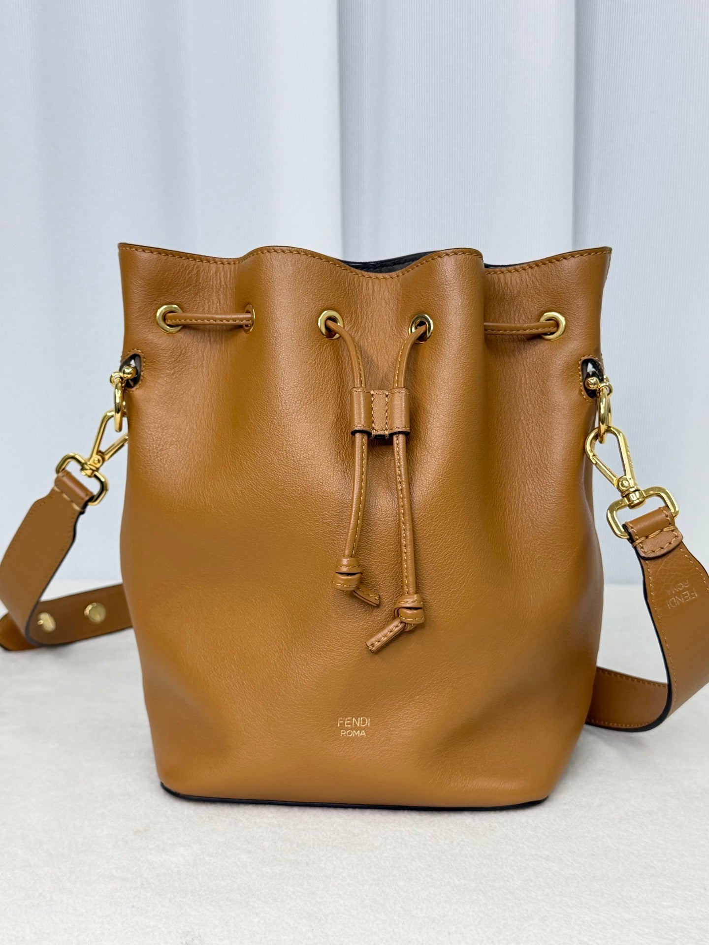 FENDI Leather Bucket Shoulderbag