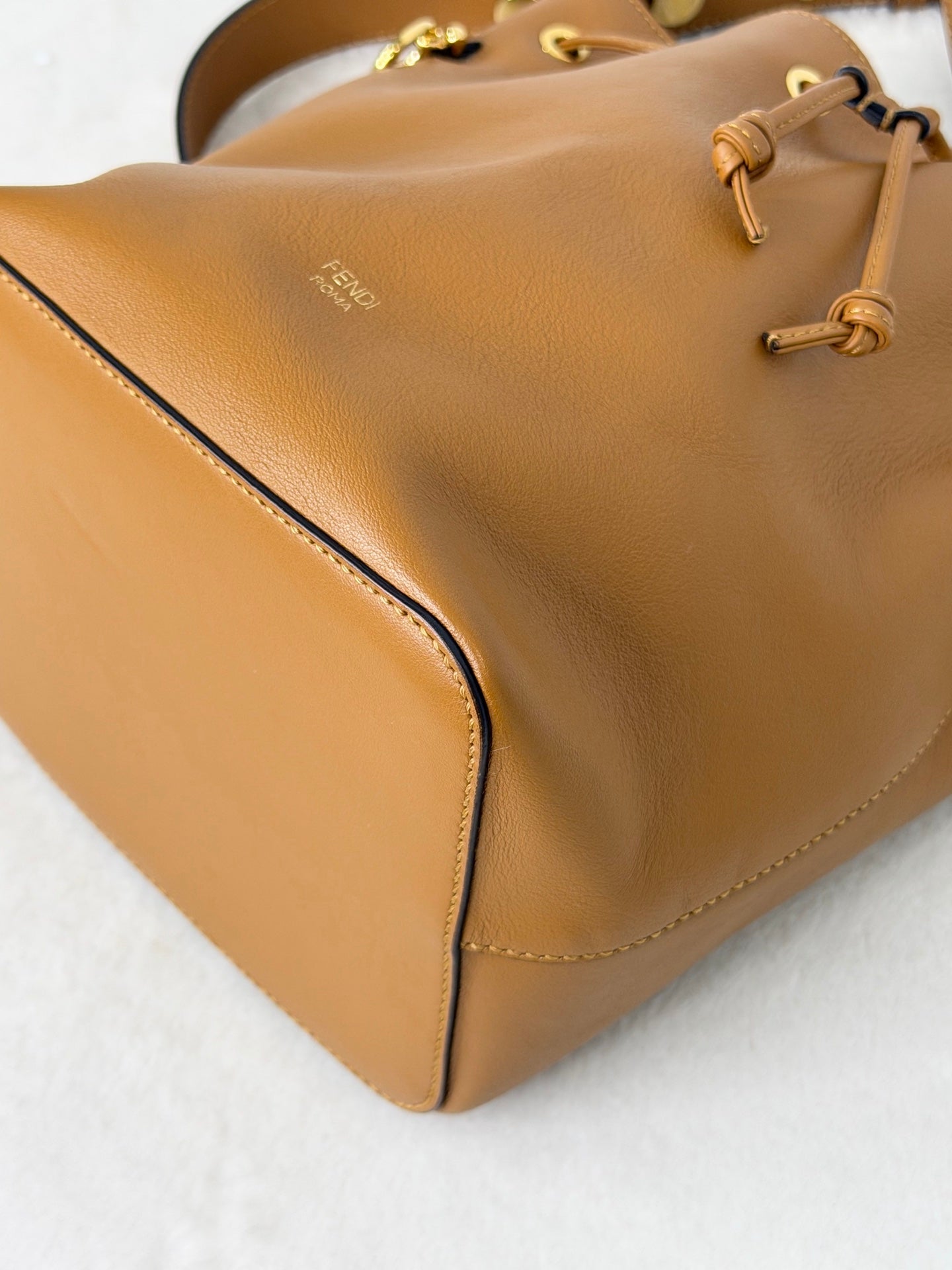 FENDI Leather Bucket Shoulderbag