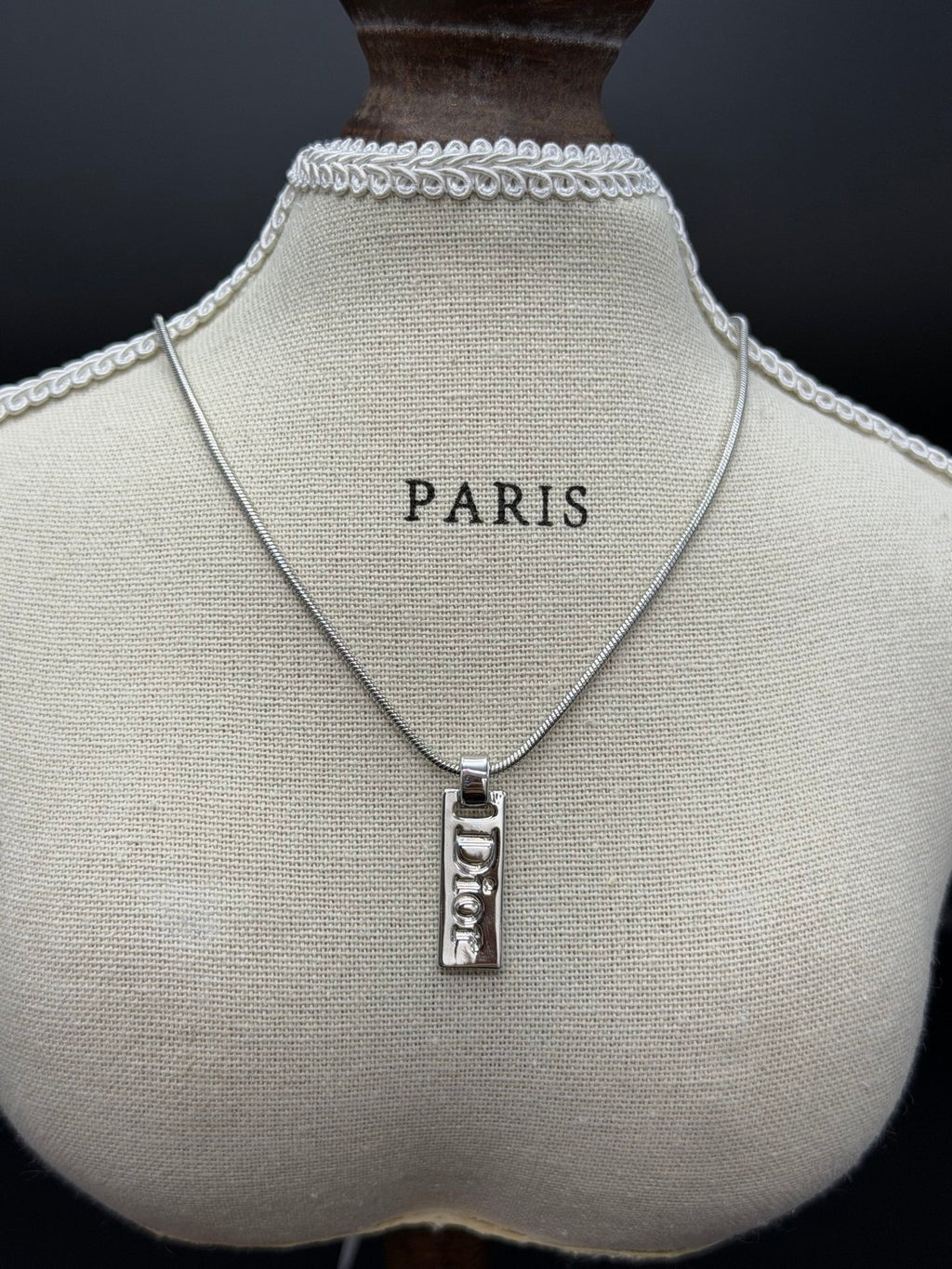 CHRISTIAN DIOR LOGO Pre-loved necklace