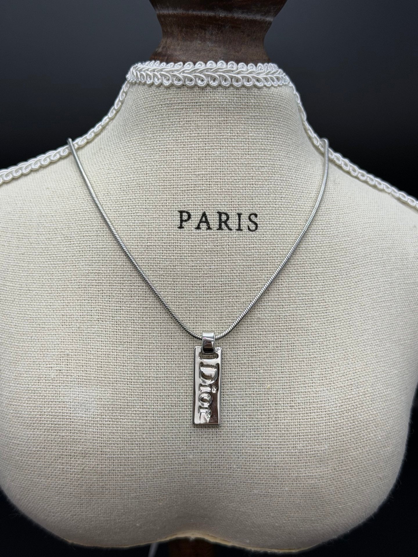 CHRISTIAN DIOR LOGO Pre-loved necklace