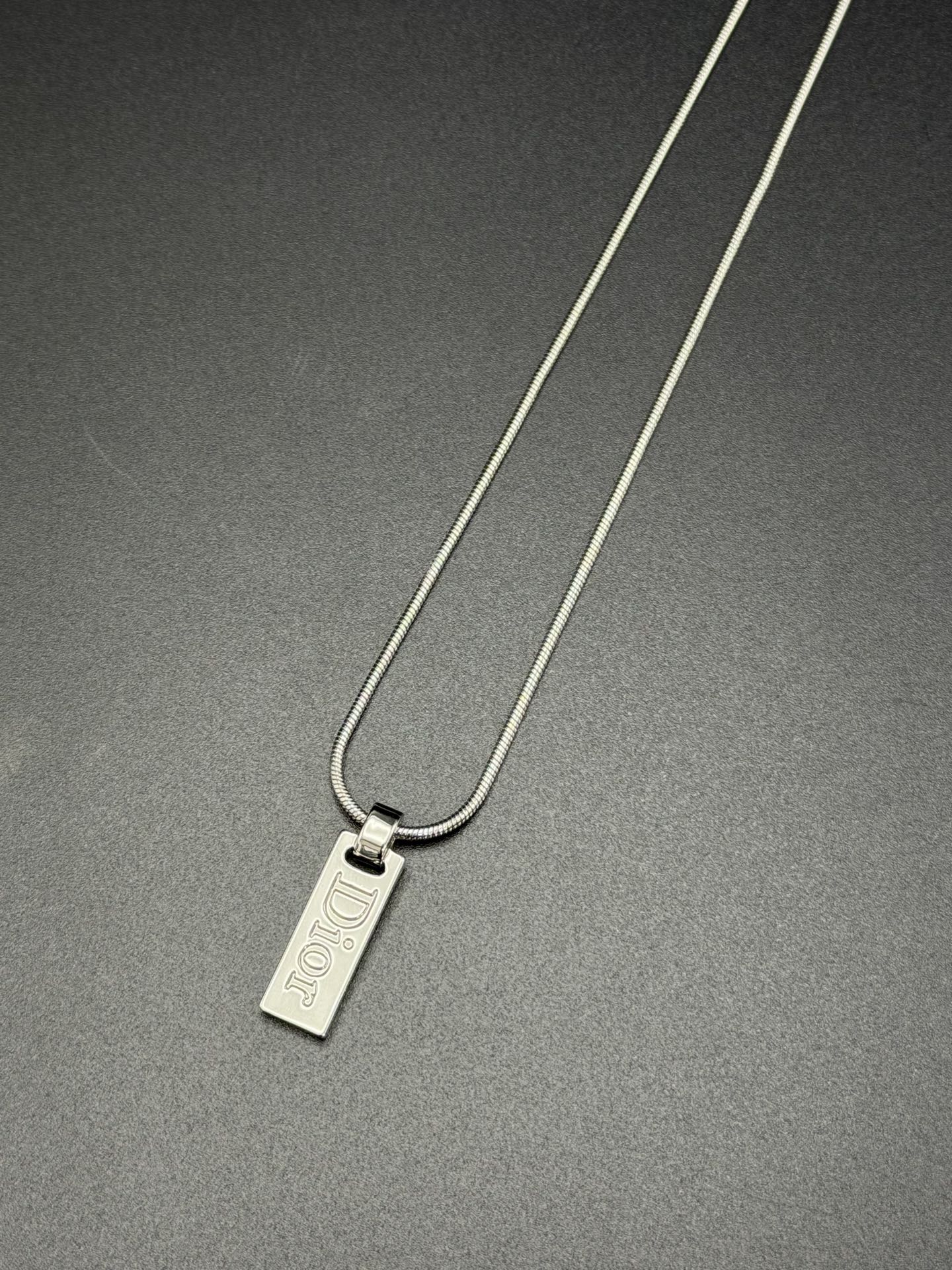 CHRISTIAN DIOR LOGO Pre-loved necklace
