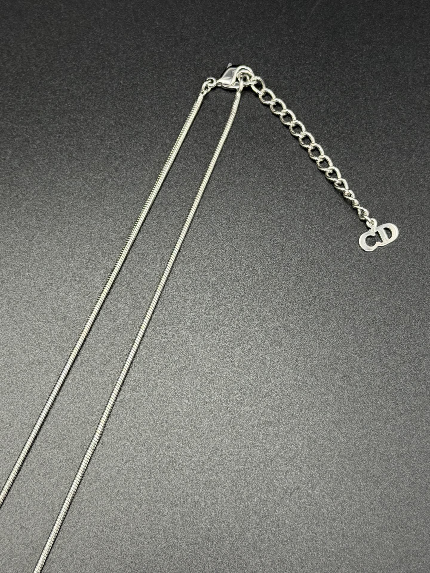 CHRISTIAN DIOR LOGO Pre-loved necklace