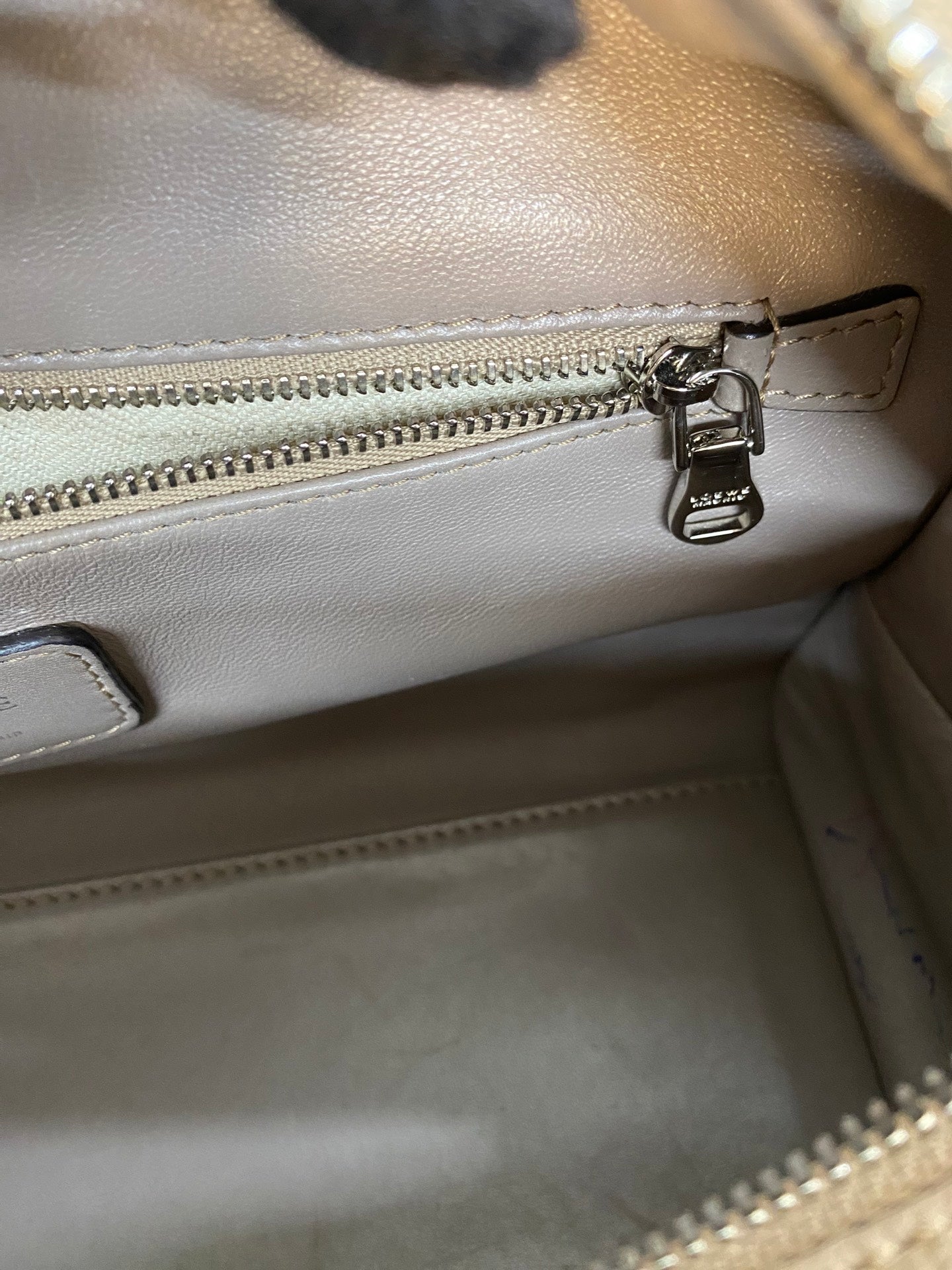 LOEWE Amazona Genuine Handbag