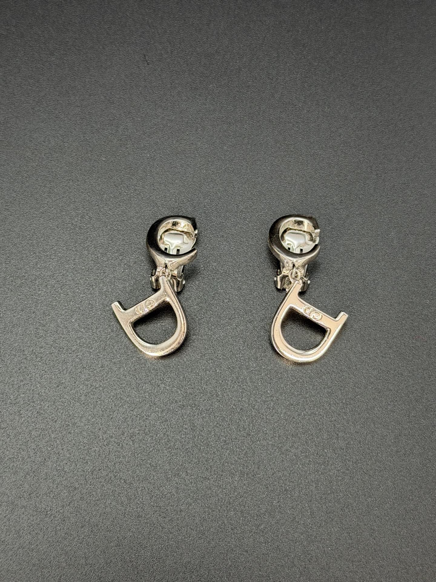 CHRISTIAN DIOR CD Logo Clip-on Earring