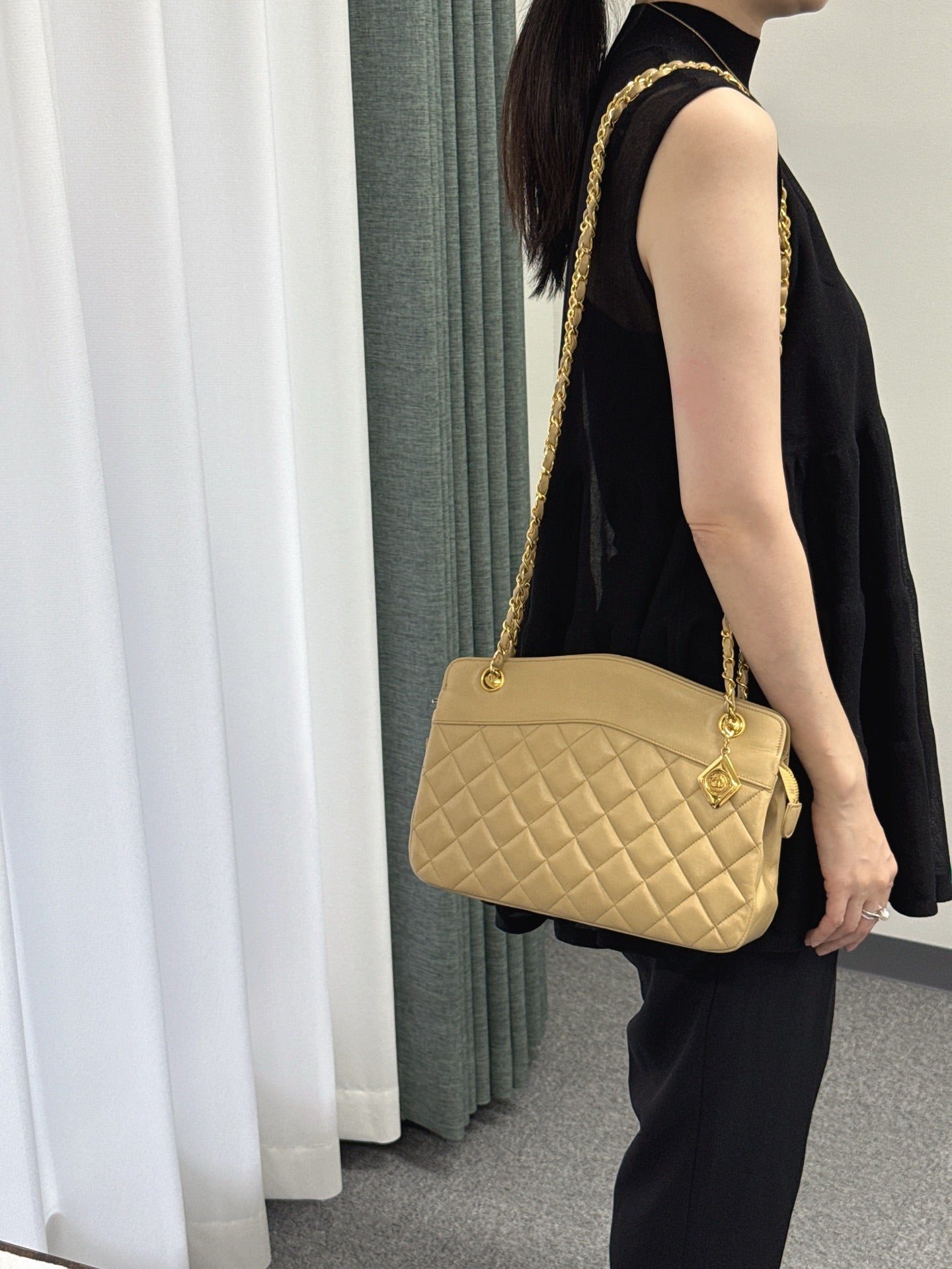 CHANE Stitches Lambskin Chainbag