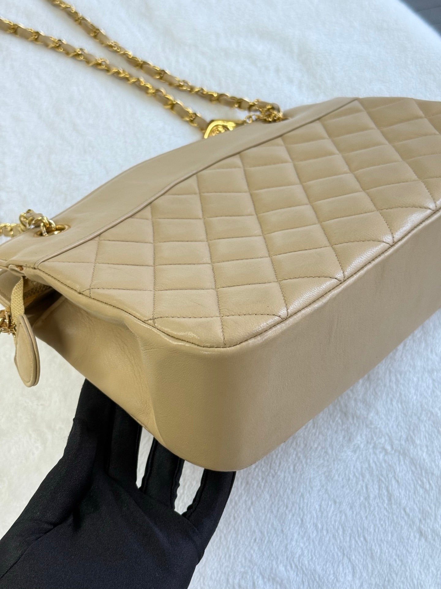 CHANE Stitches Lambskin Chainbag
