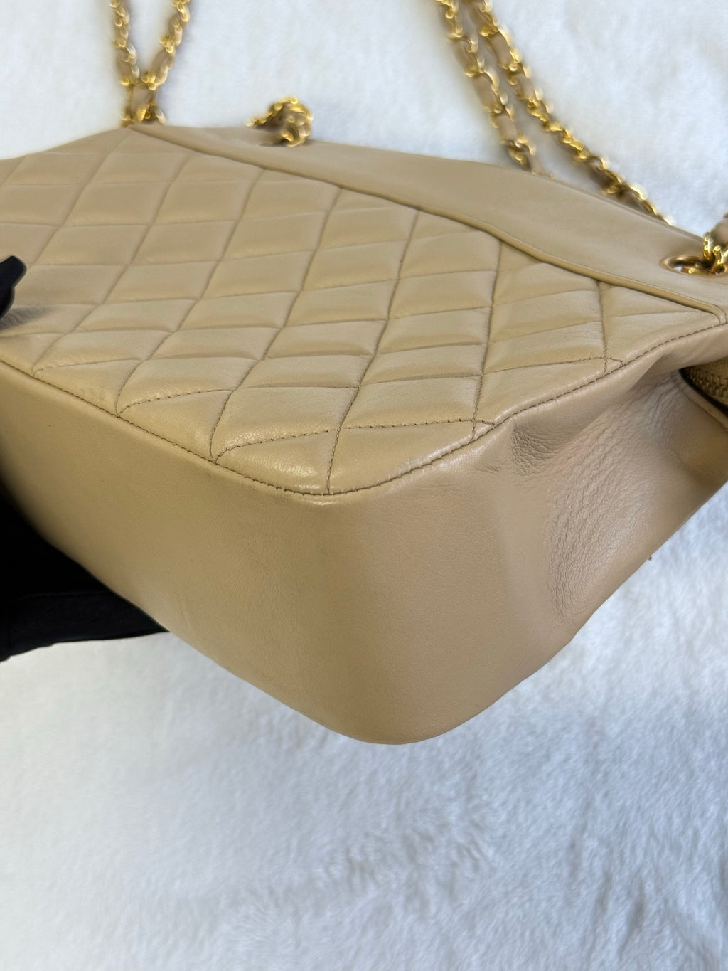 CHANE Stitches Lambskin Chainbag