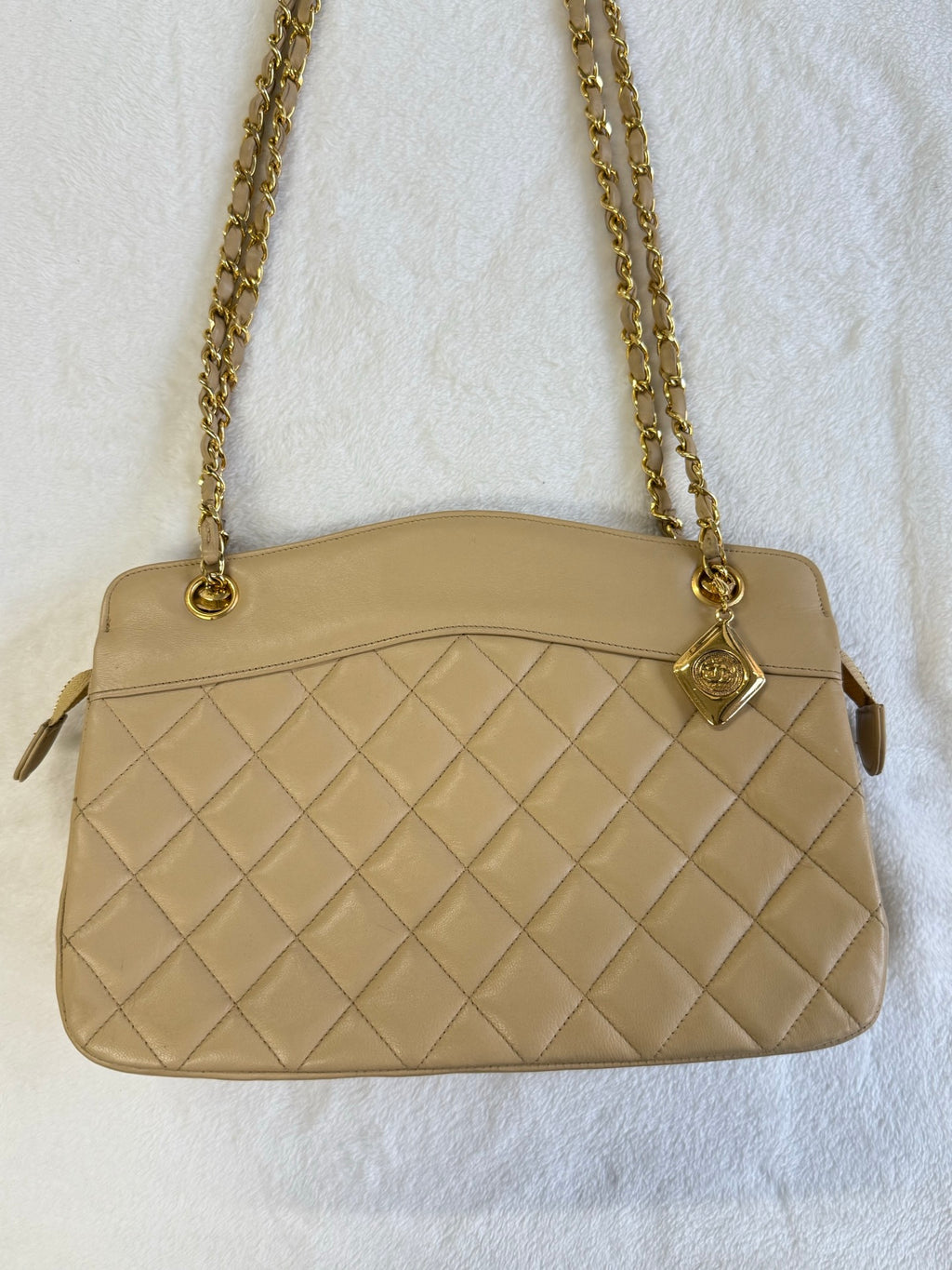CHANE Stitches Lambskin Chainbag