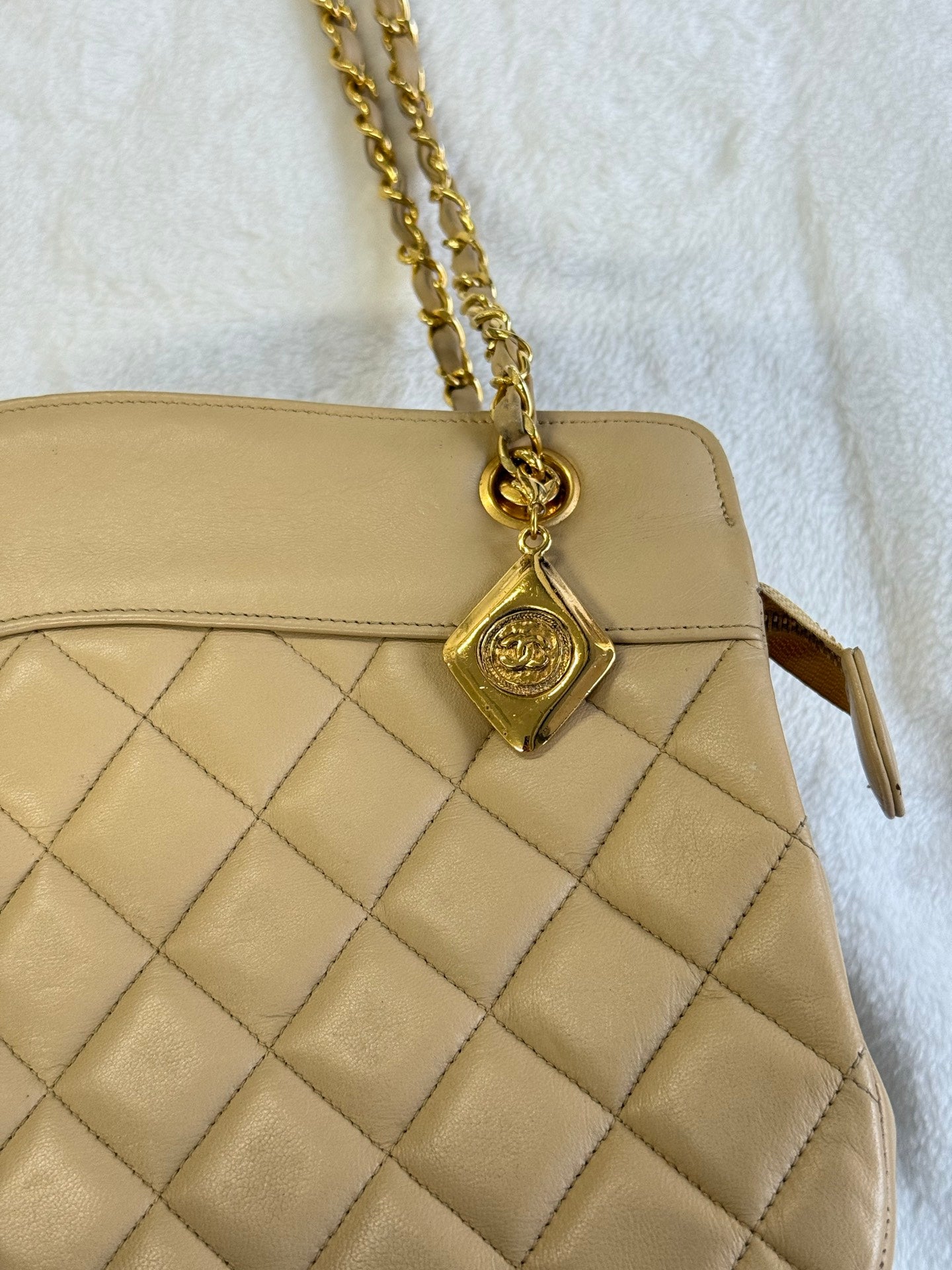 CHANE Stitches Lambskin Chainbag