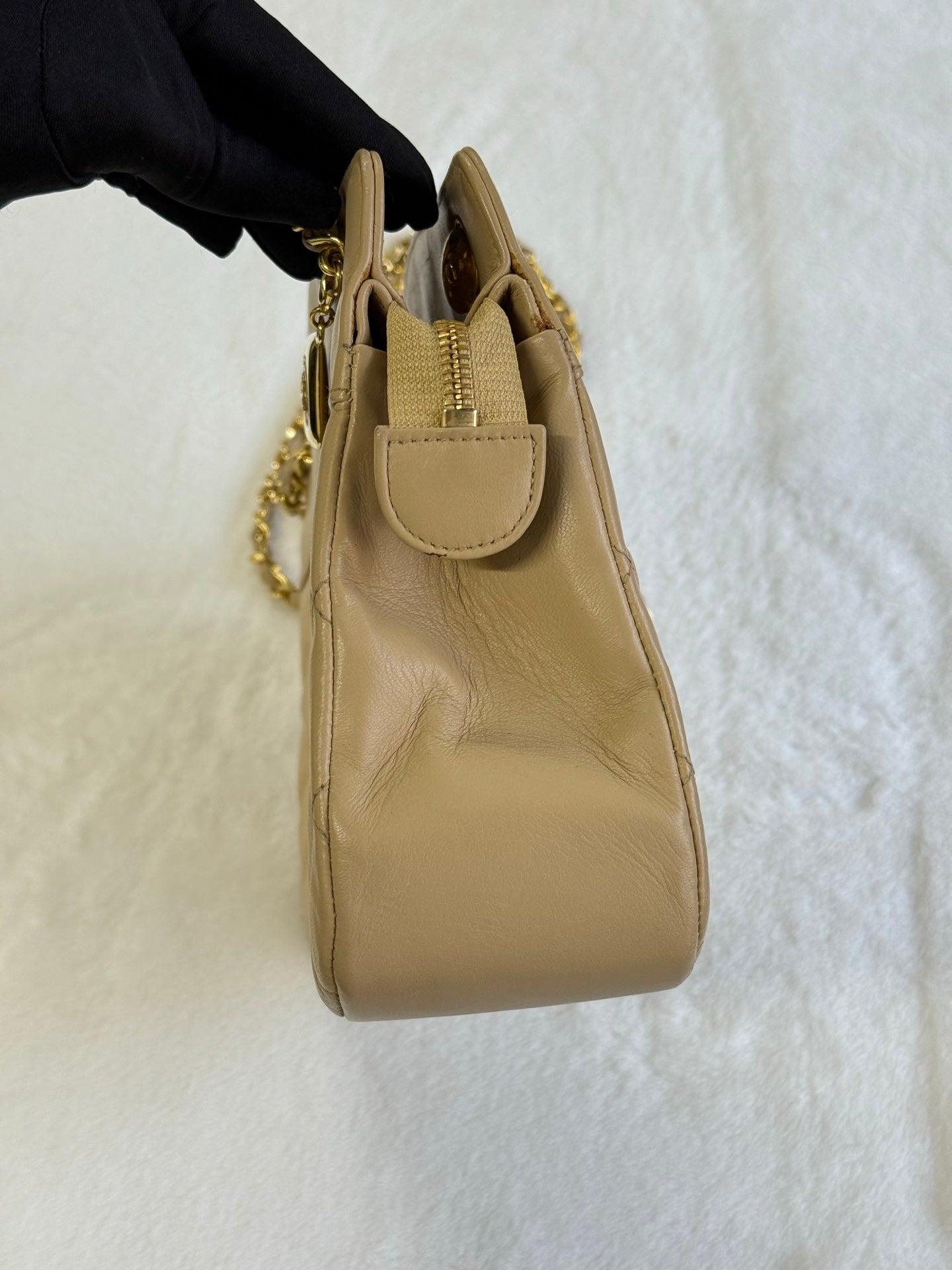 CHANE Stitches Lambskin Chainbag