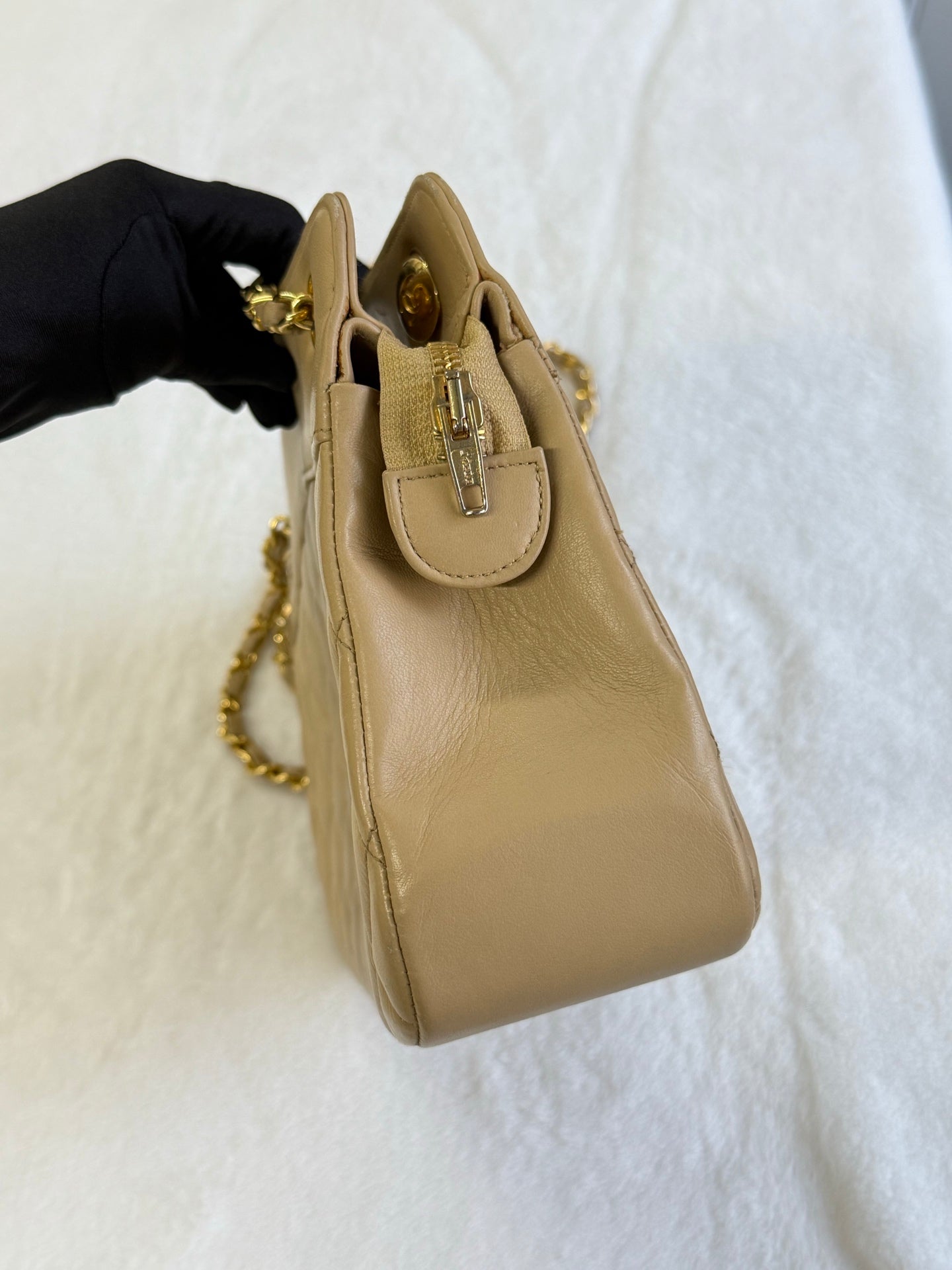 CHANE Stitches Lambskin Chainbag