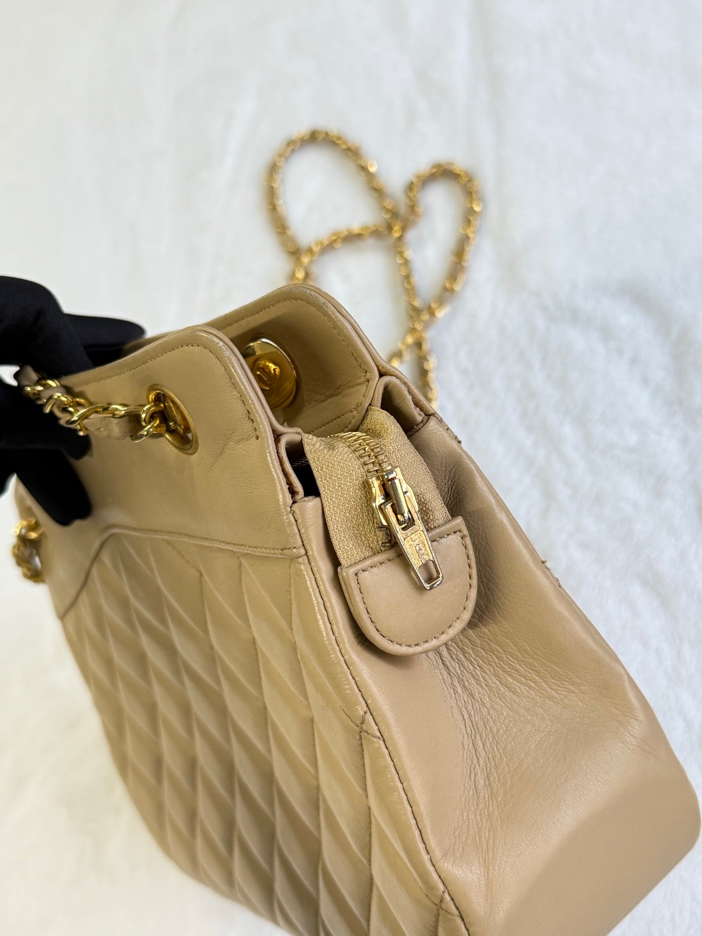 CHANE Stitches Lambskin Chainbag