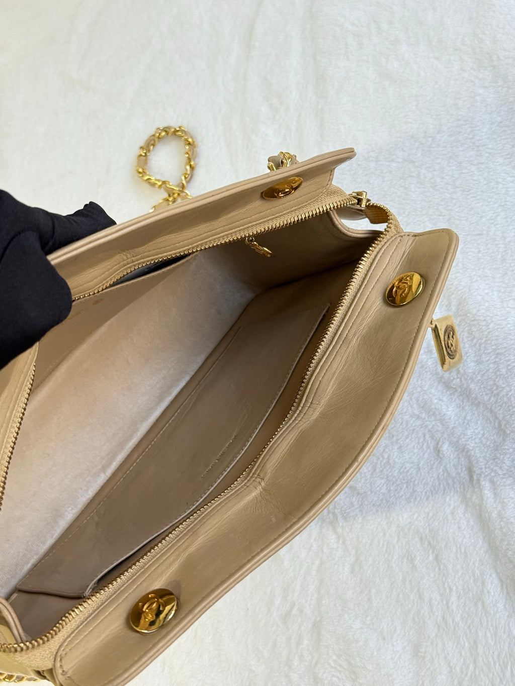 CHANE Stitches Lambskin Chainbag