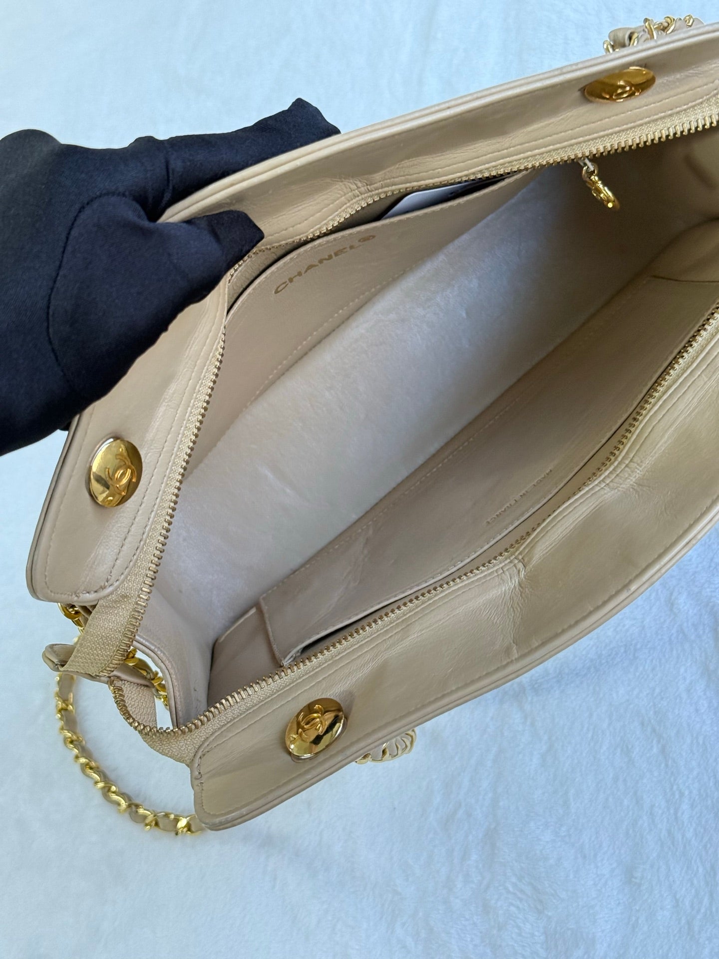 CHANE Stitches Lambskin Chainbag