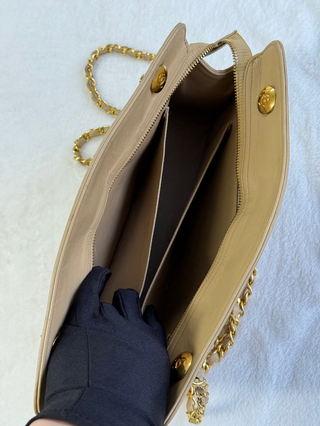 CHANE Stitches Lambskin Chainbag