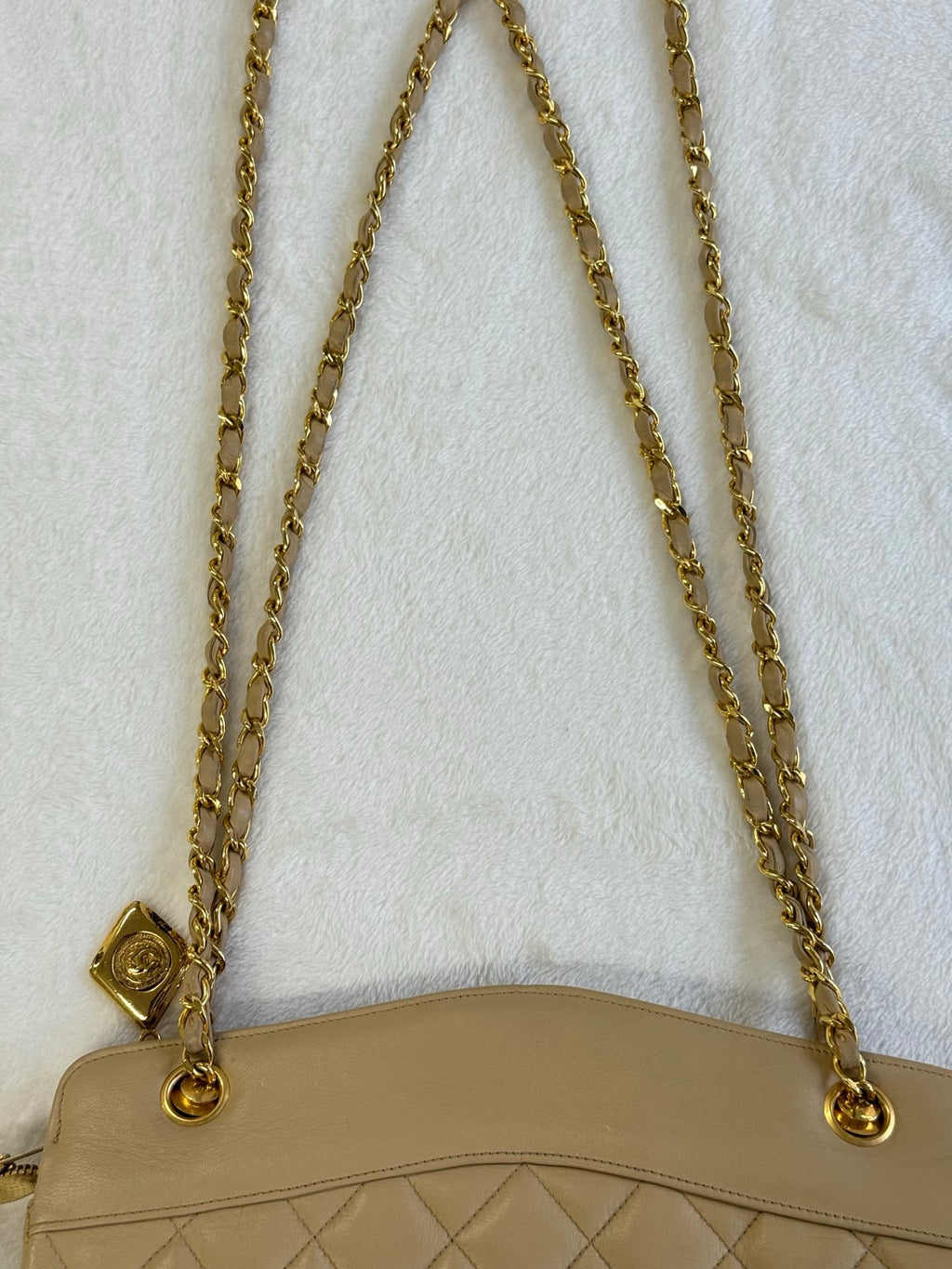 CHANE Stitches Lambskin Chainbag