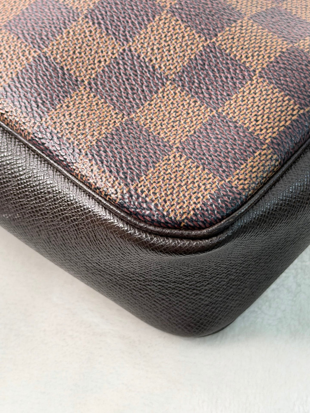 LOUIS VUITTON Damier Handbag